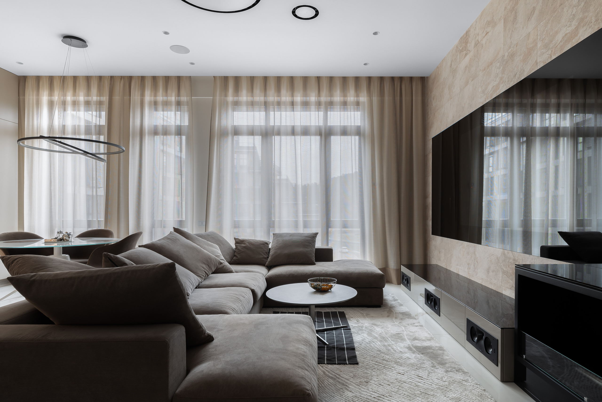 Продукт в интерьере. Зеркальные телевизоры и аудиосистемы. Интерьерный фотограф в Москве