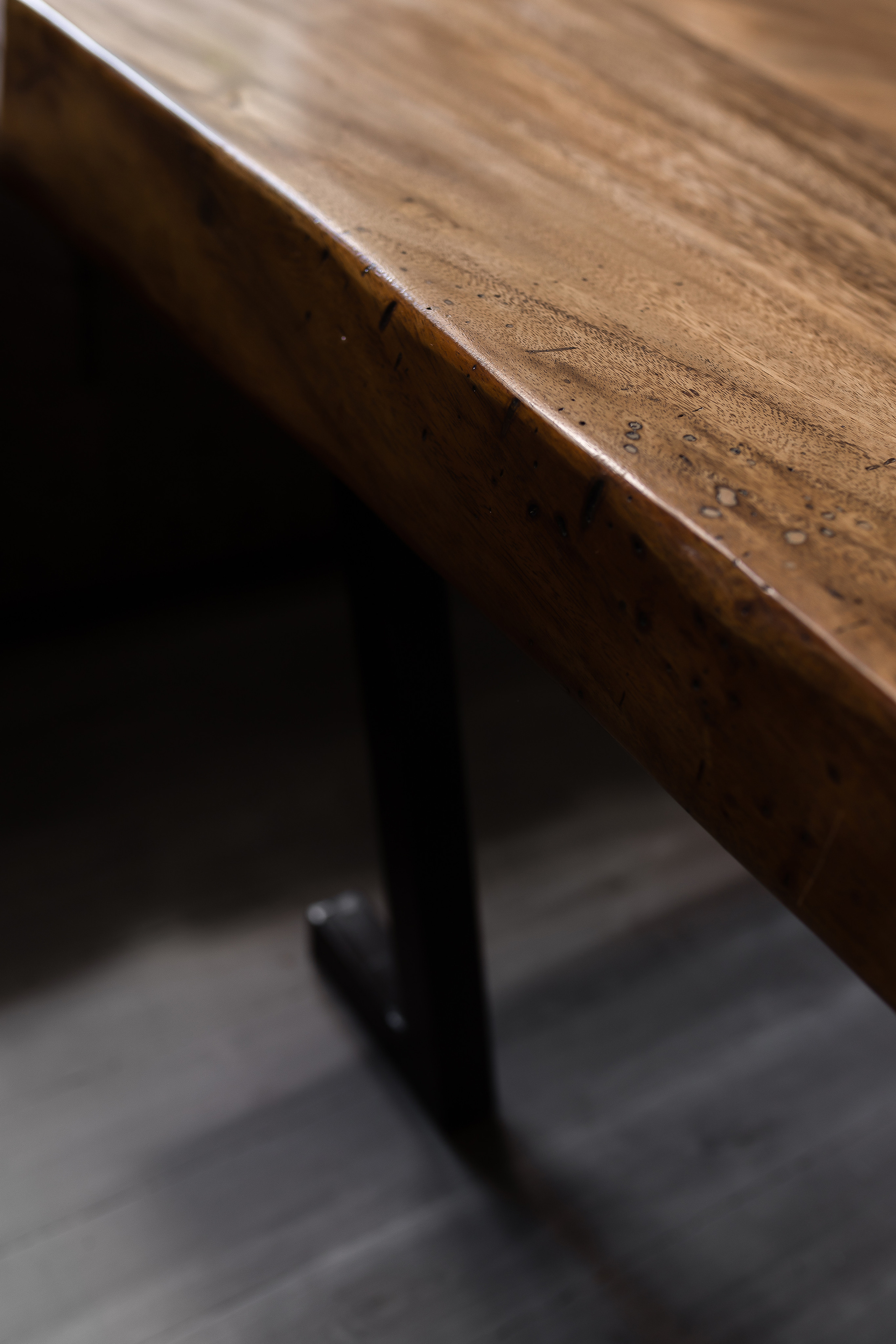 Столы из слэба в интерьере загородного дома. Интерьерный фотограф в Москве