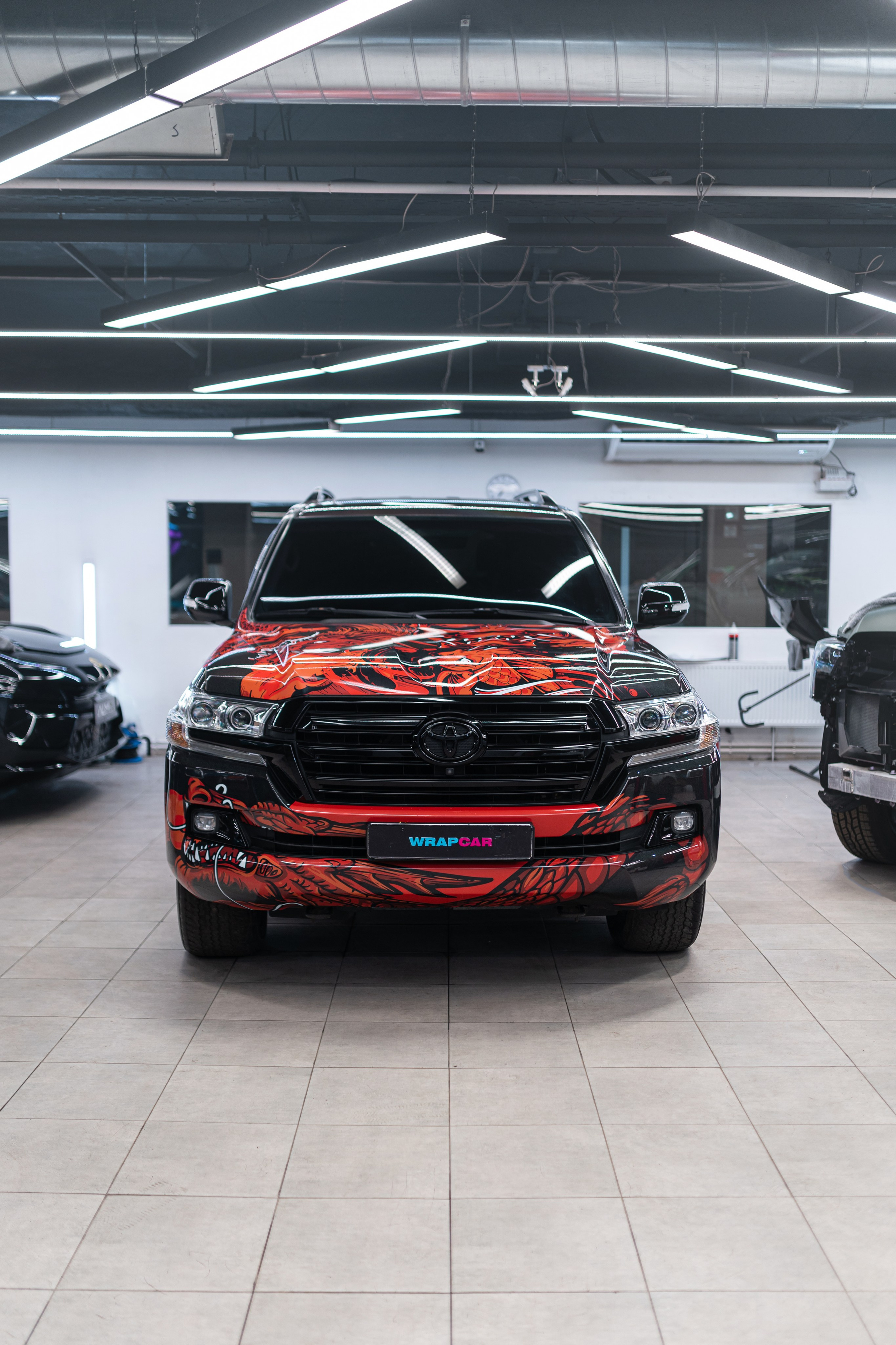 Винилография на Toyota Land Cruiser 200. Студия дизайна и оклейки авто Barmaley Design