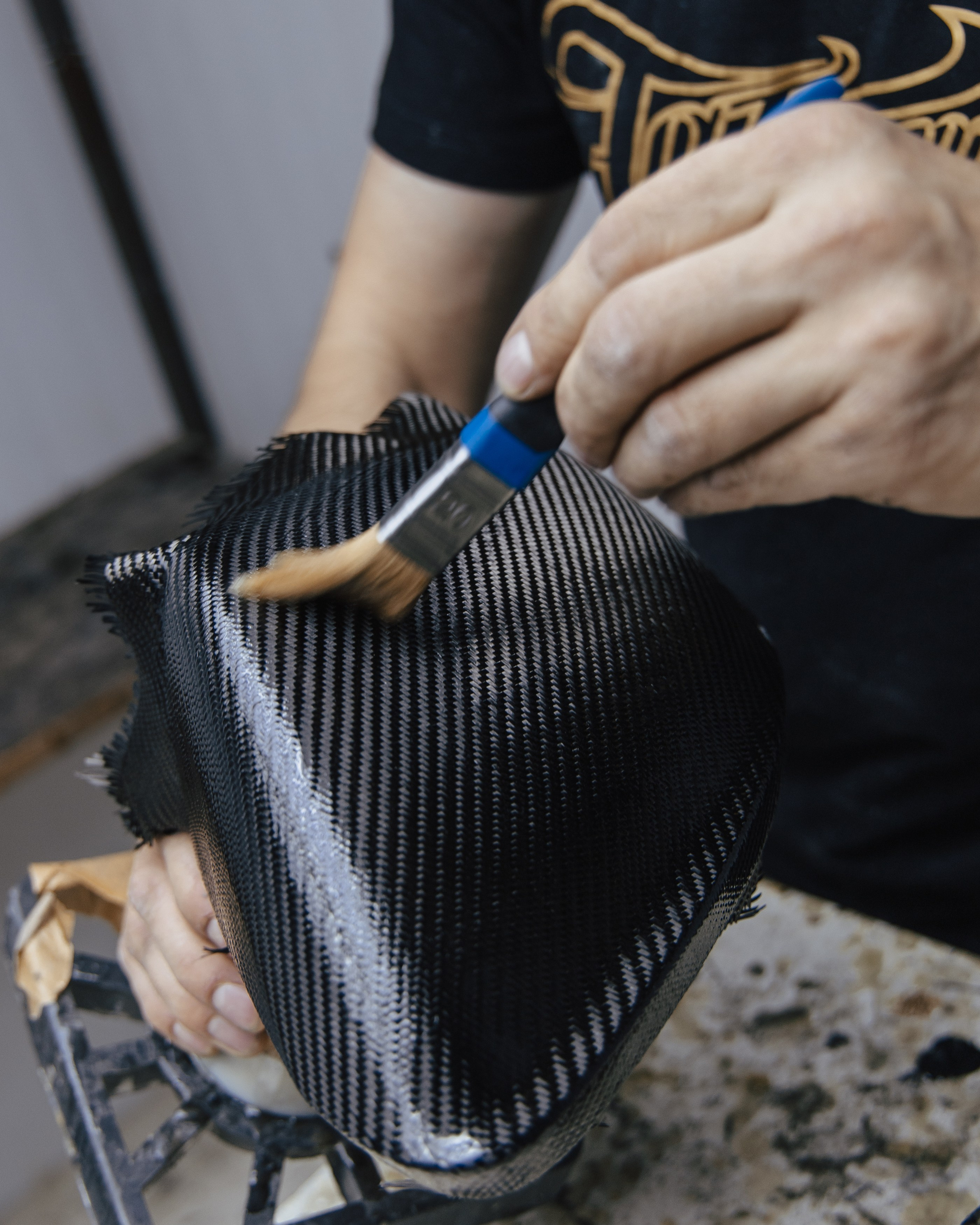 Lamborghini Urus ламинация карбоном вставок в капот, спойлеров, крышки багажника и зеркал. DeLorein