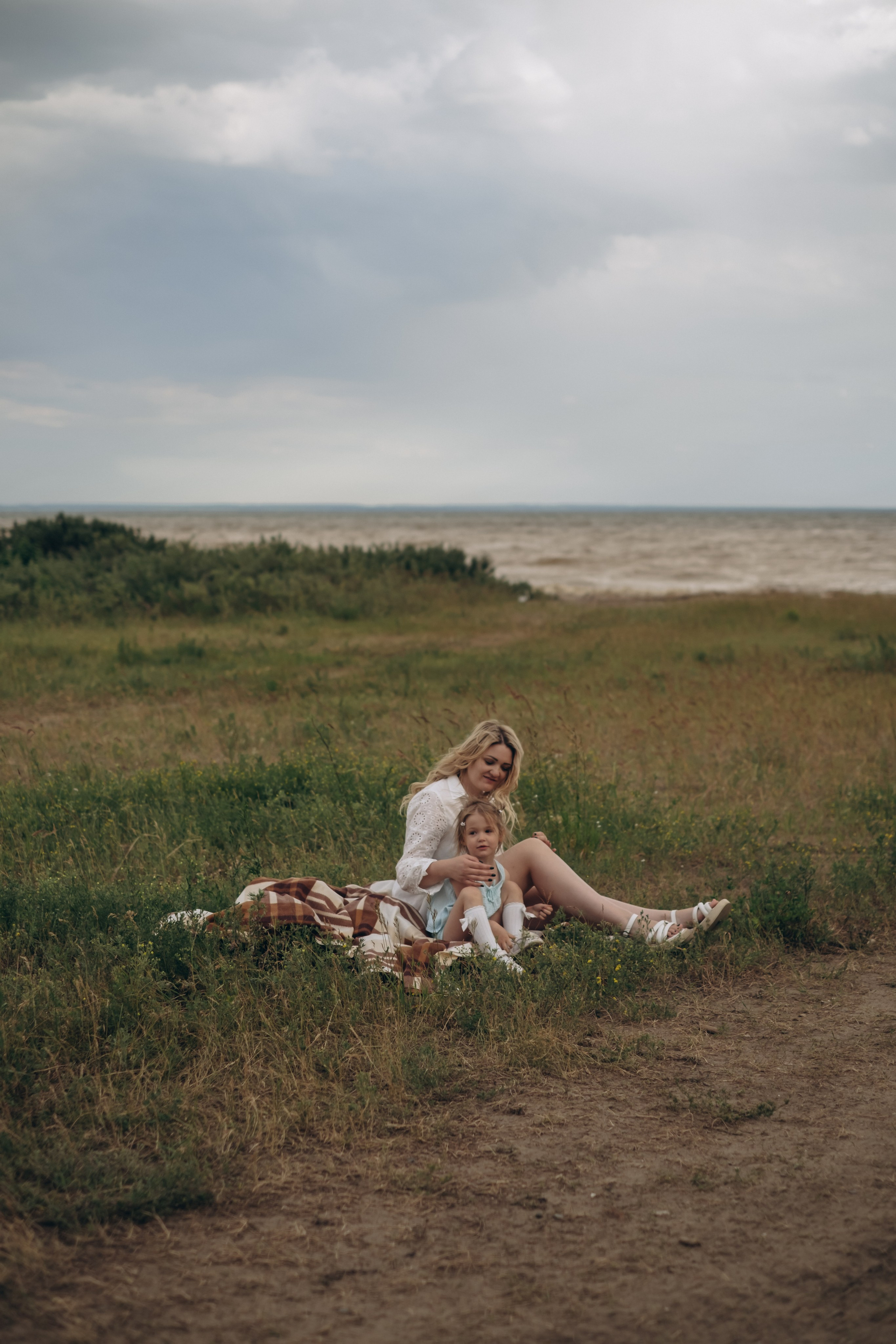 Прогулочная у моря. Мама и дочь. Фотограф Новосибирск Анна Рождественская