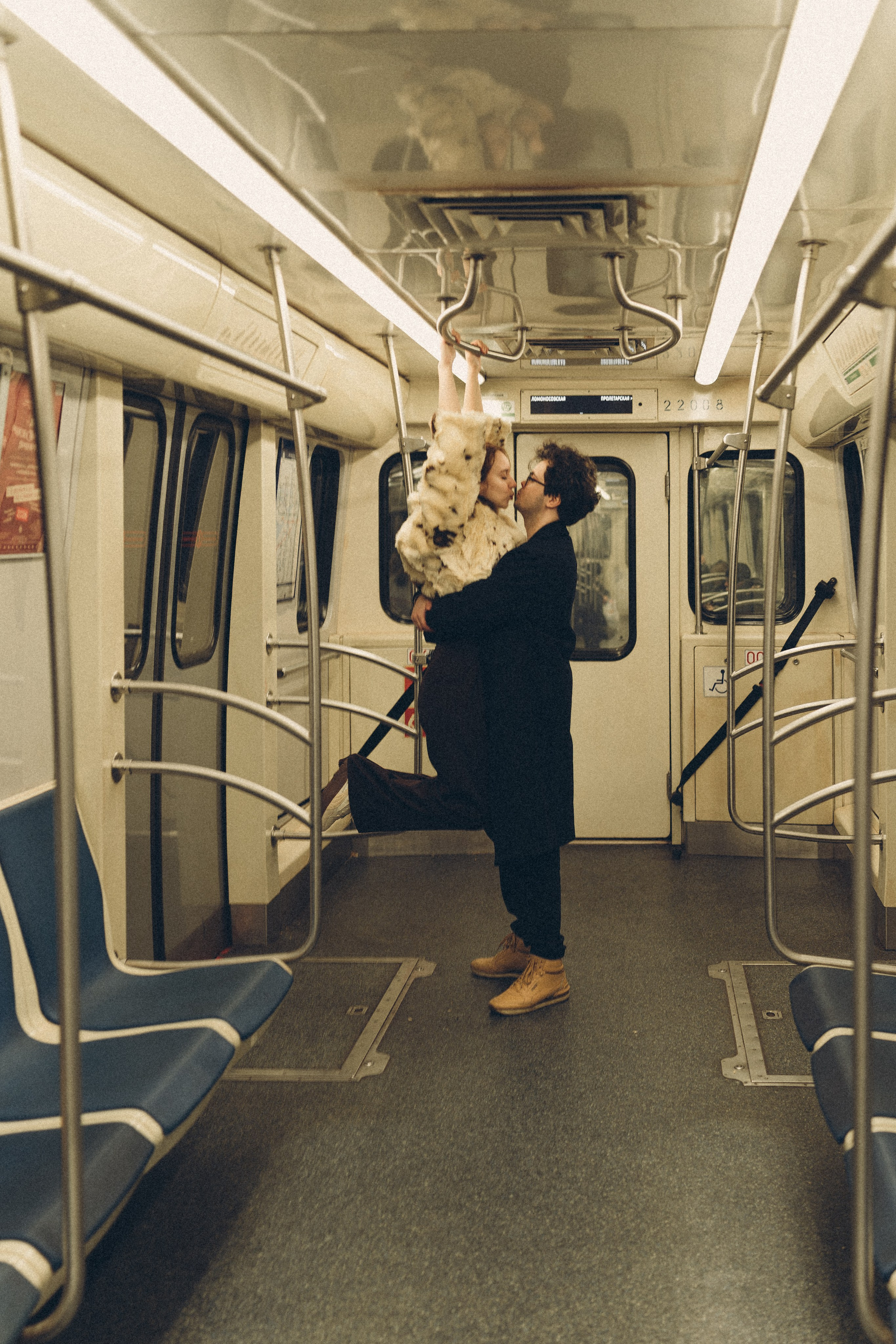 НОВОГОДНЯЯ ФОТОСЕСИИЯ ПАРЫ В МЕТРО ЛЮБОВЬ. Профессиональный фотограф, Санкт-Петербург — Виктория Богомолова