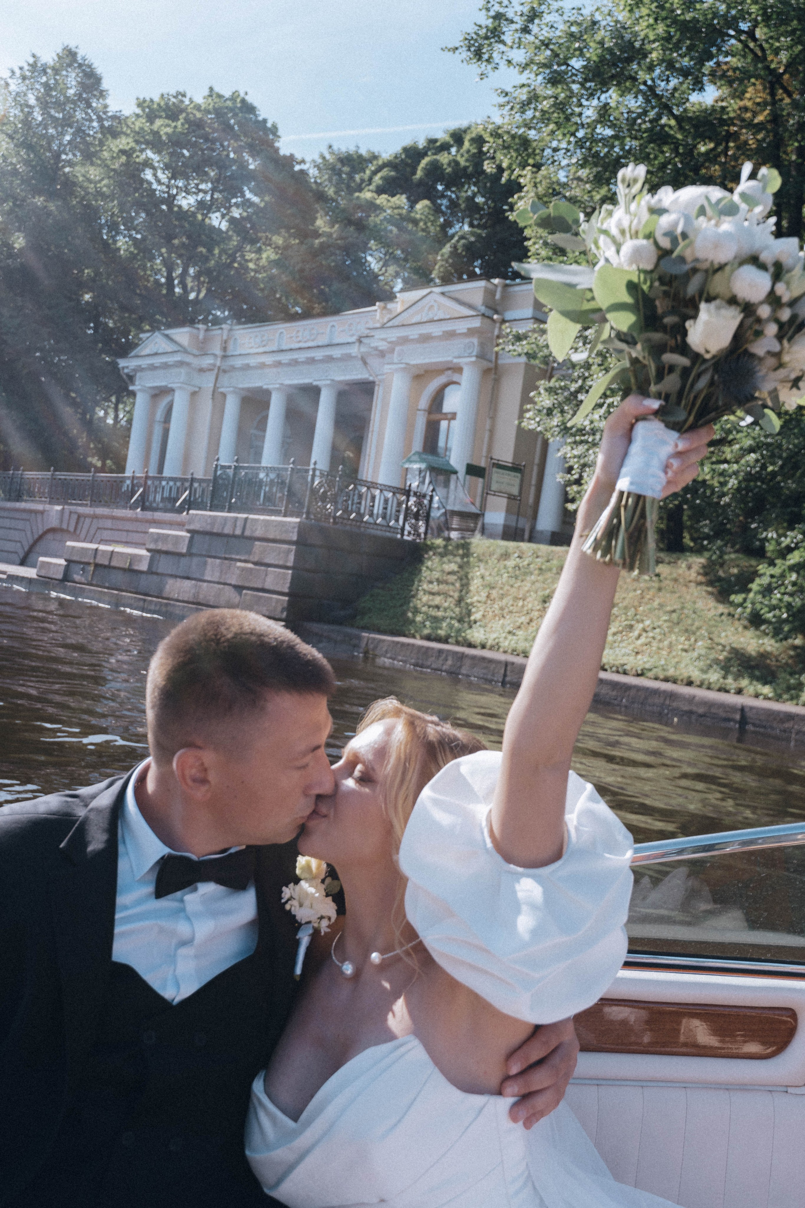 СВАДЕНБНАЯ СЬЕМКА НА КАТЕРЕ ПО КАНАЛАМ САНКТ-ПЕТЕРБУРГА И В АКВАТОРИИ НЕВЫ. Профессиональный фотограф, Санкт-Петербург — Виктория Богомолова