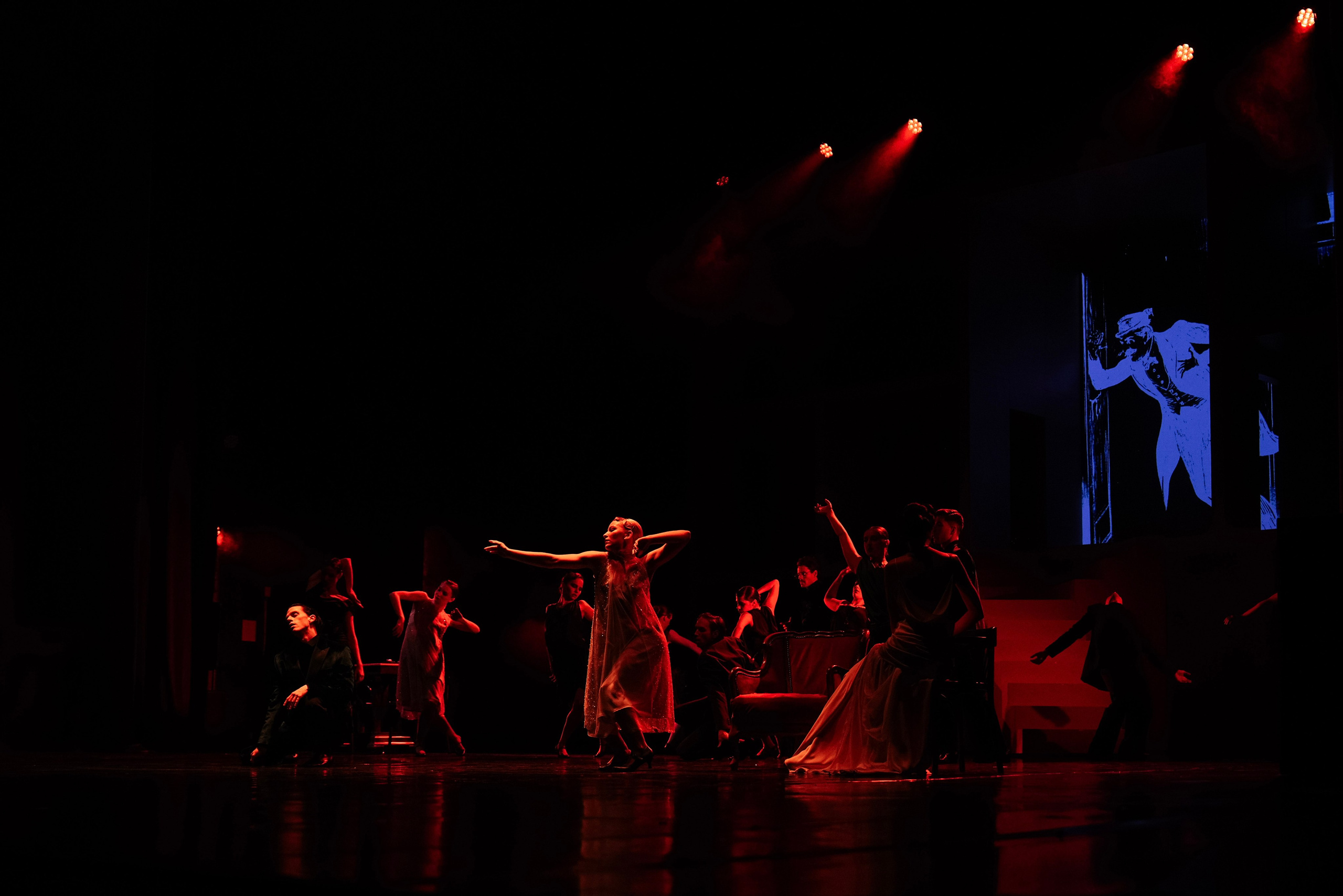 Гранатовый — пластический спектакль. Фотограф с психологическим образованием