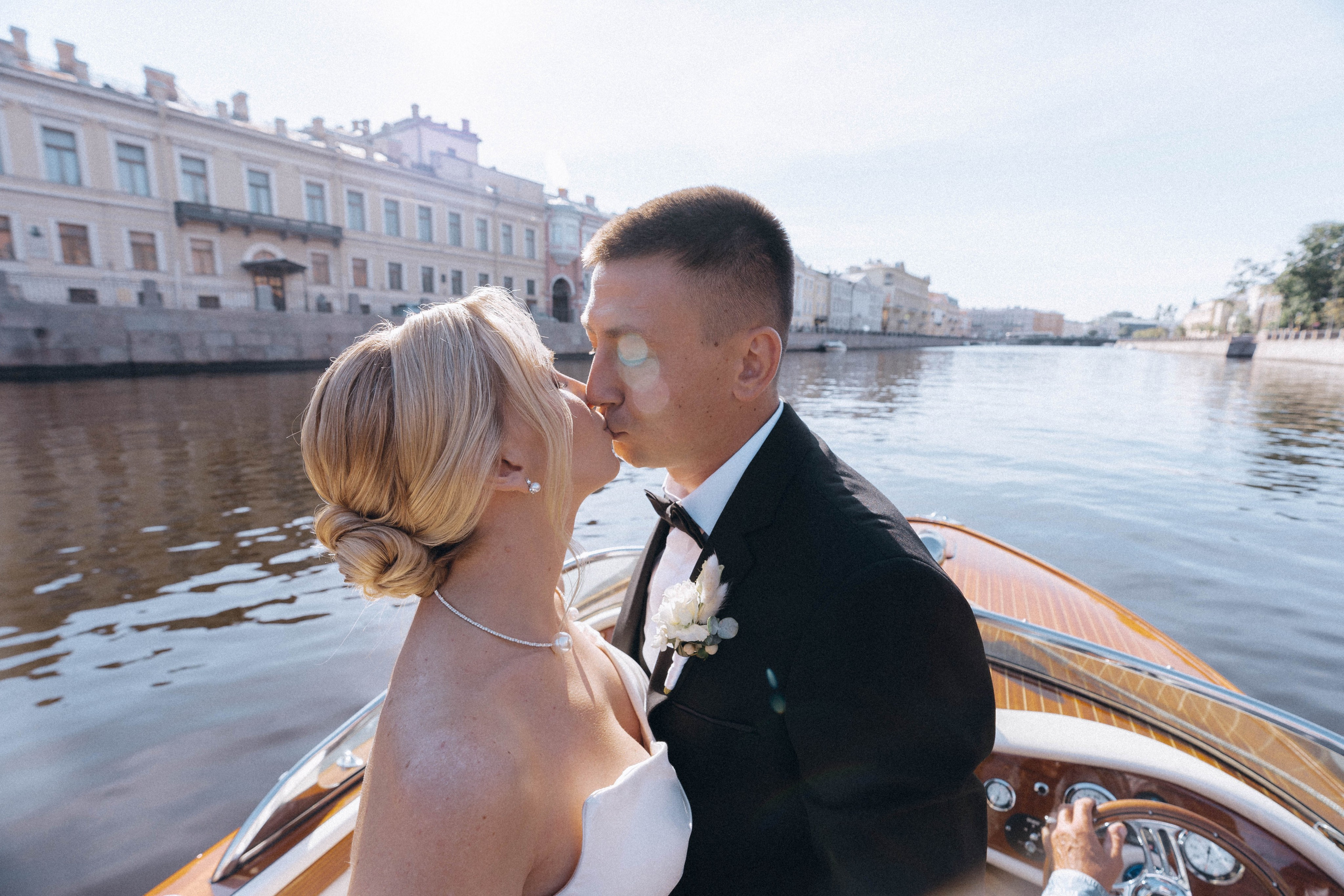 СВАДЕНБНАЯ СЬЕМКА НА КАТЕРЕ ПО КАНАЛАМ САНКТ-ПЕТЕРБУРГА И В АКВАТОРИИ НЕВЫ. Профессиональный фотограф, Санкт-Петербург — Виктория Богомолова