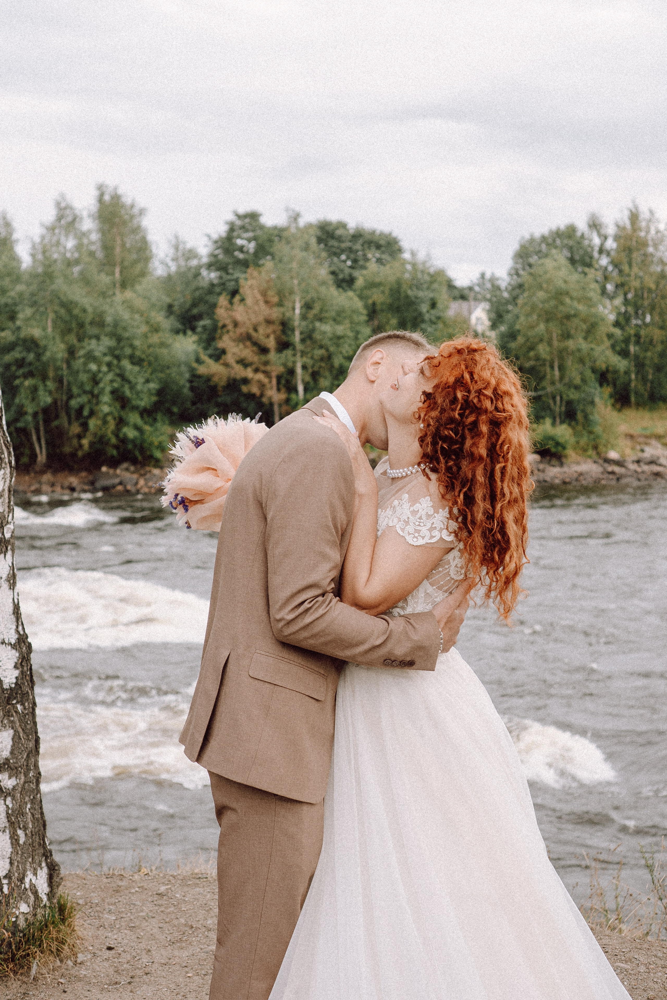 СВАДЕБНАЯ ФОТОСЕССИИЯ ПАРЫ В ГОРОДЕ ПРИОЗЕРСК В СОСНОВОМ ЛЕСУ И С ПИКАПОМ. Профессиональный фотограф, Санкт-Петербург — Виктория Богомолова