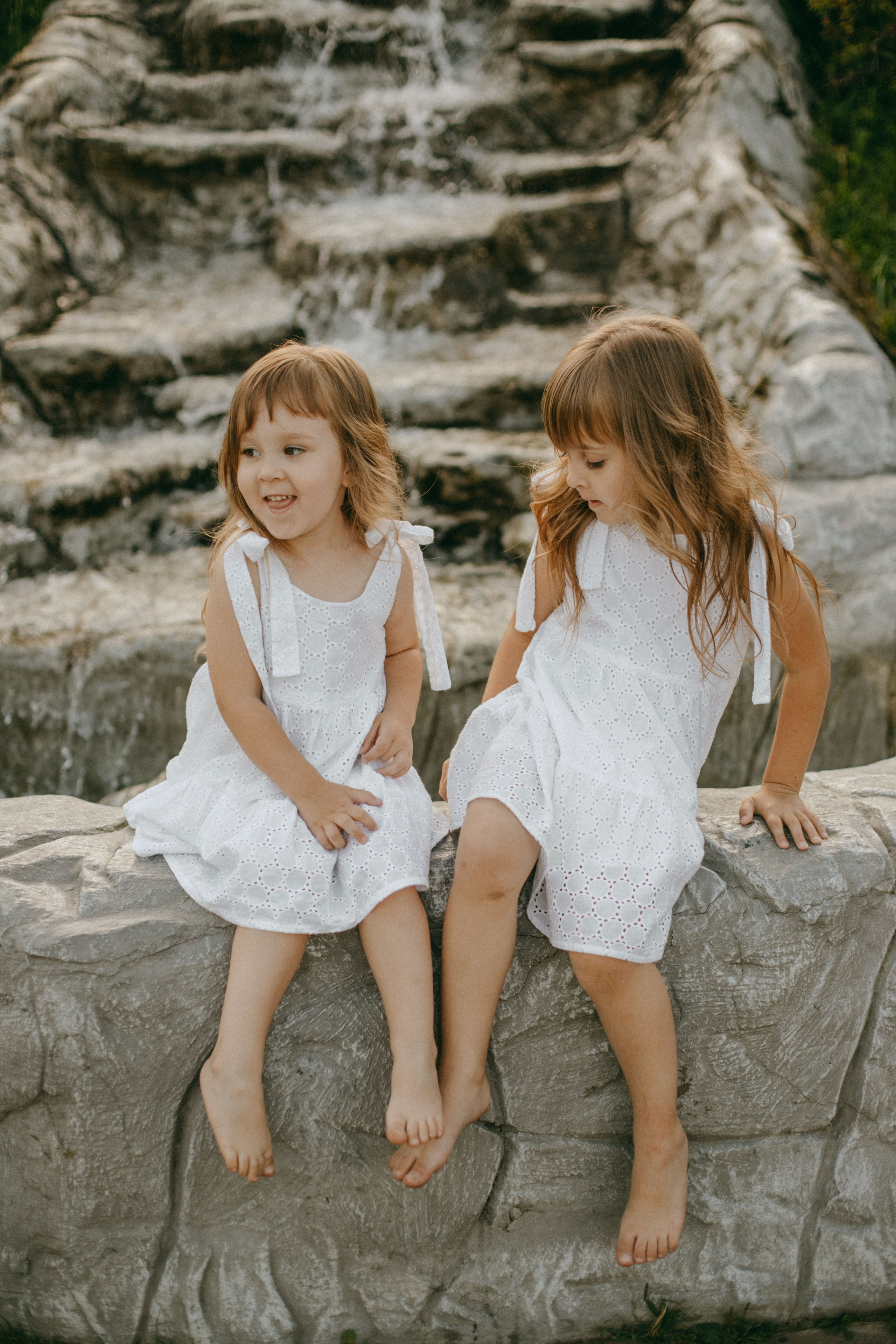 Эмма и Влада на летней прогулке с мамой. Фотограф Наталья Кургина Слюдянка Иркутск