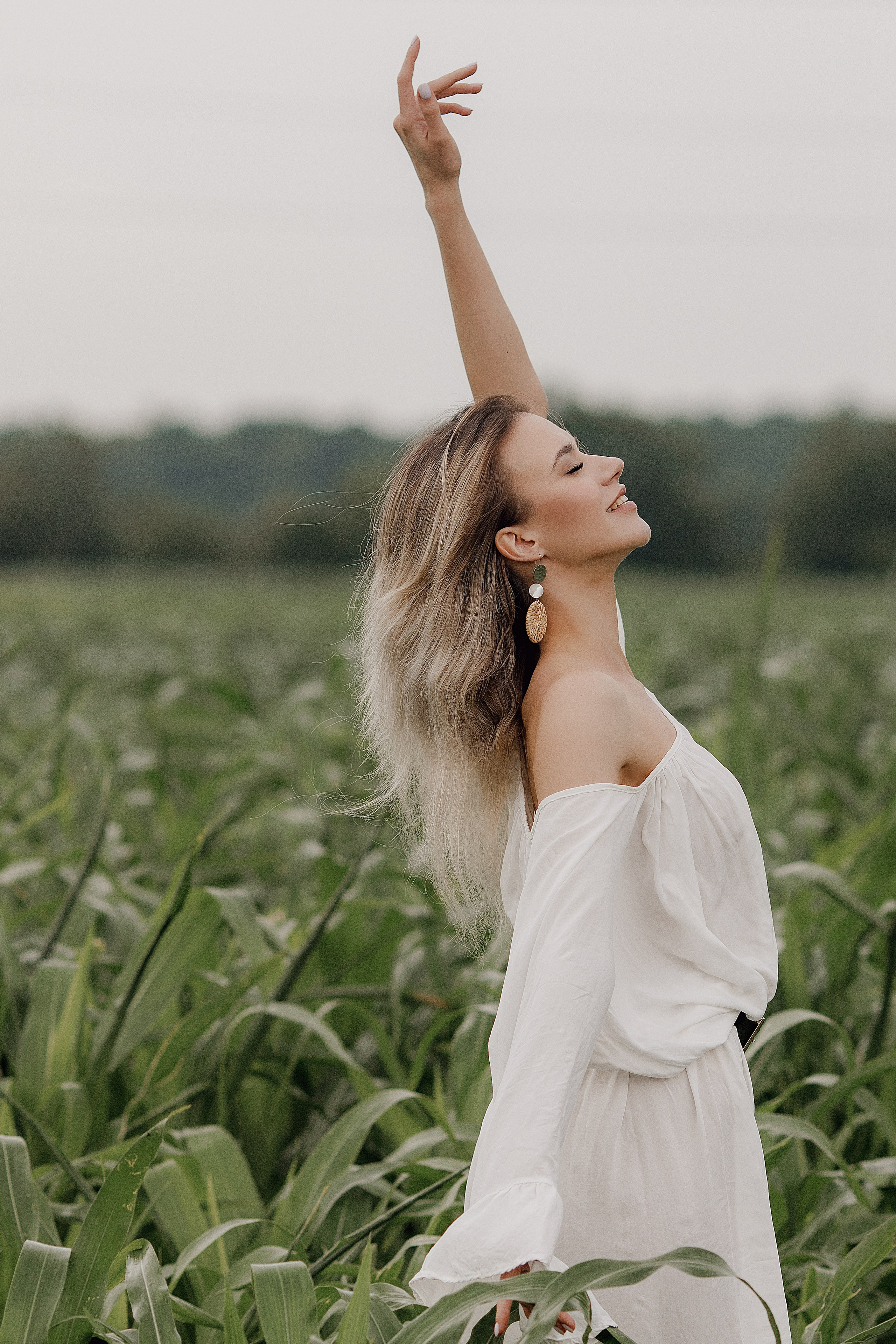 Вечерняя прогулка в поле. Свадебный фотограф Санкт-Петербург  Москва