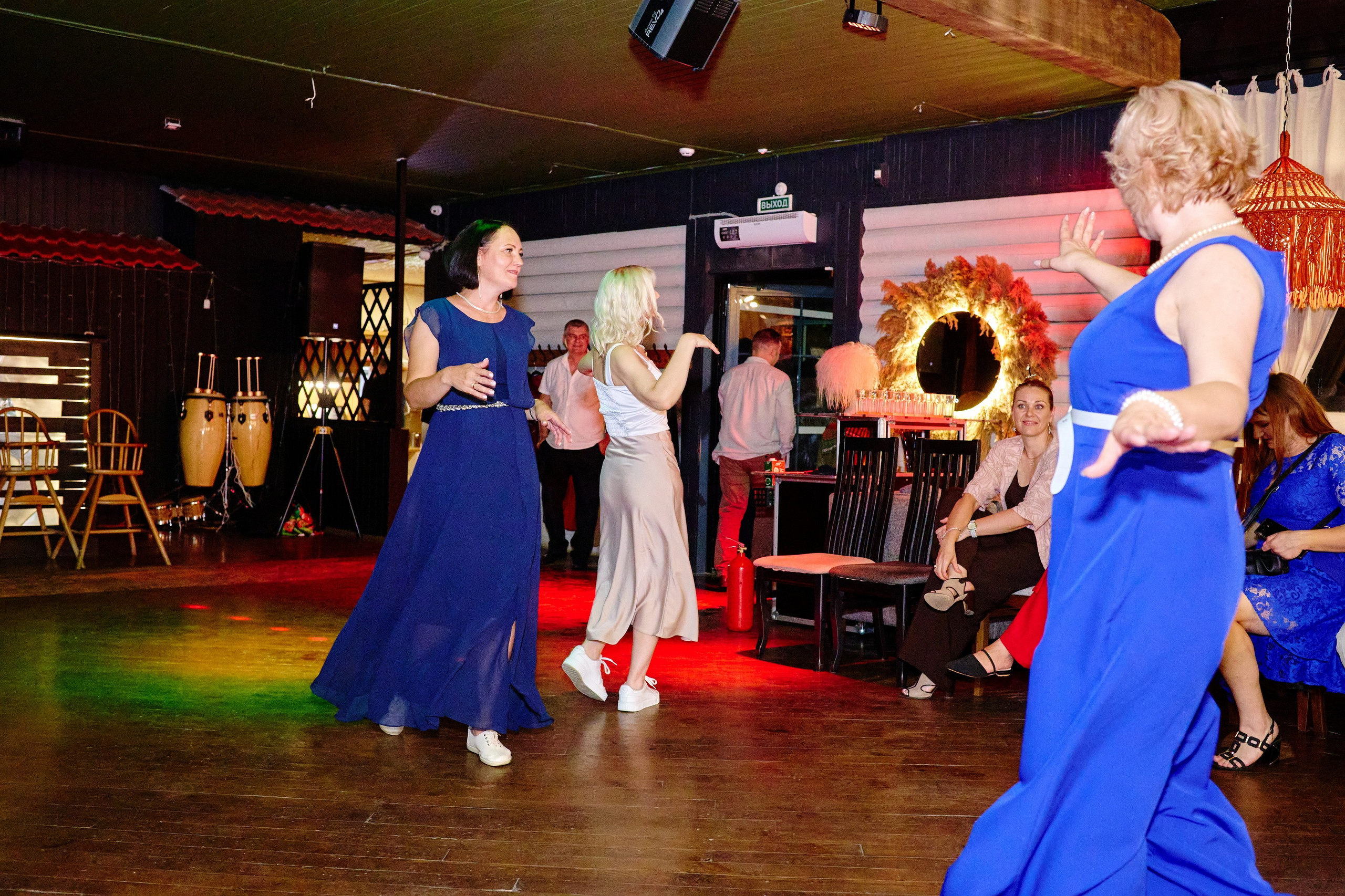 Выпускной 35 Сош. Фотограф Выпускные альбомы Таганрог Сергей Коробченко