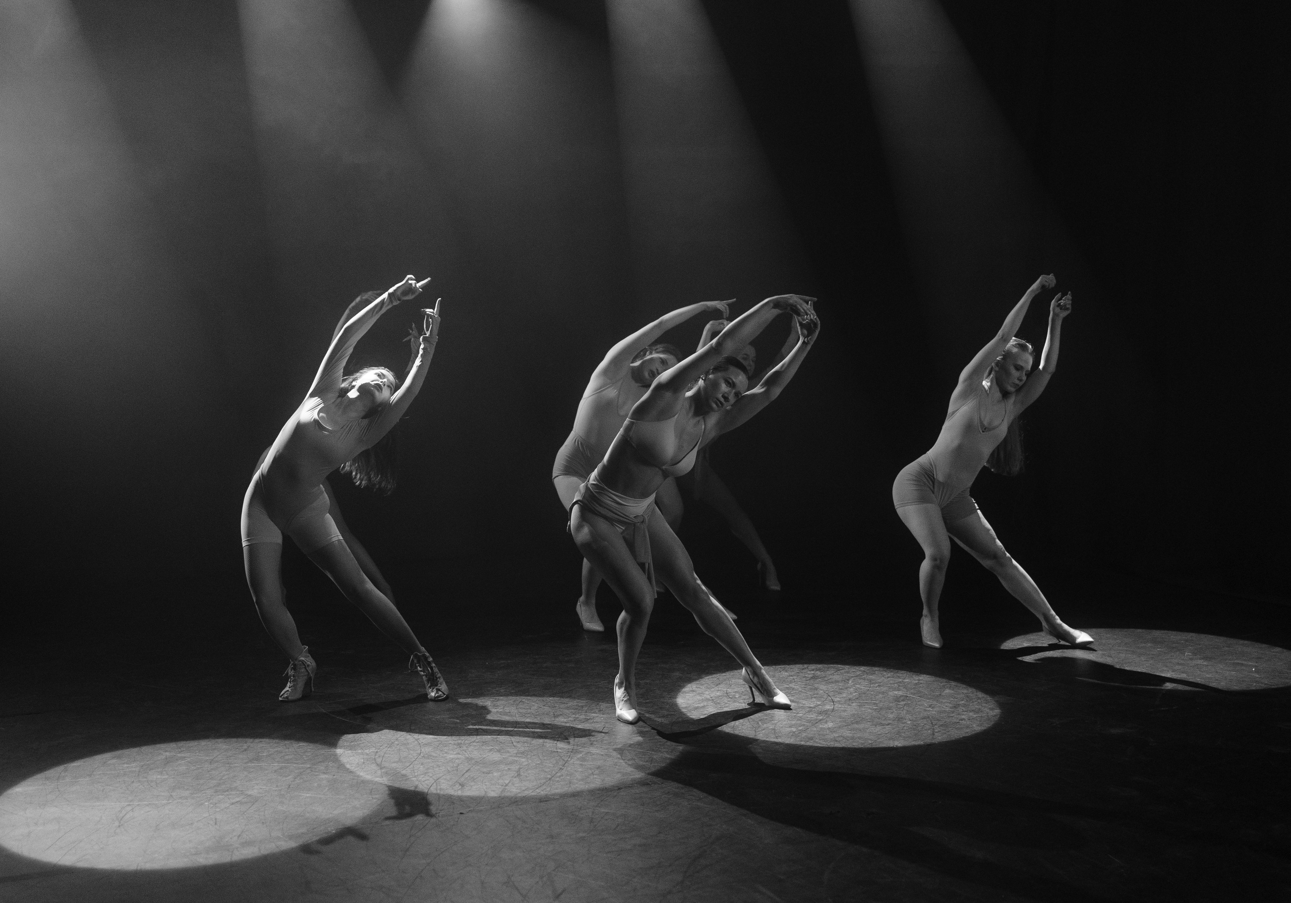 Reportage photoshoot with dancers in a cinema pavilion  by Anton Avanzato