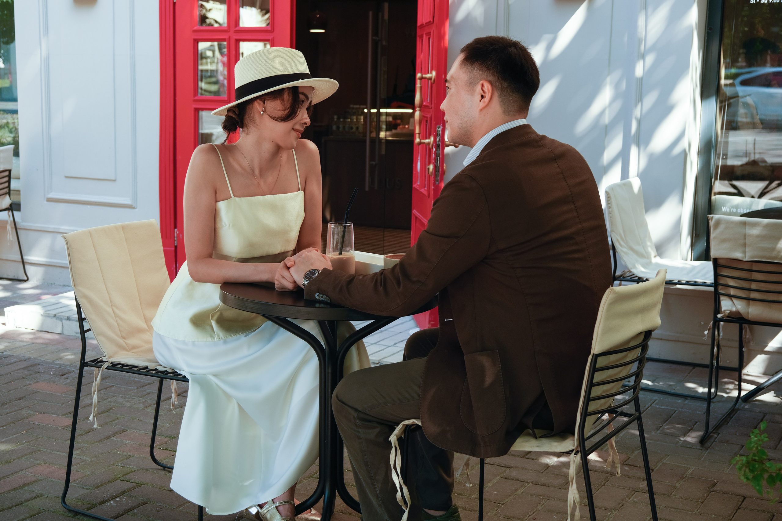 Фотосессия в кофейне в городе Алматы Julios