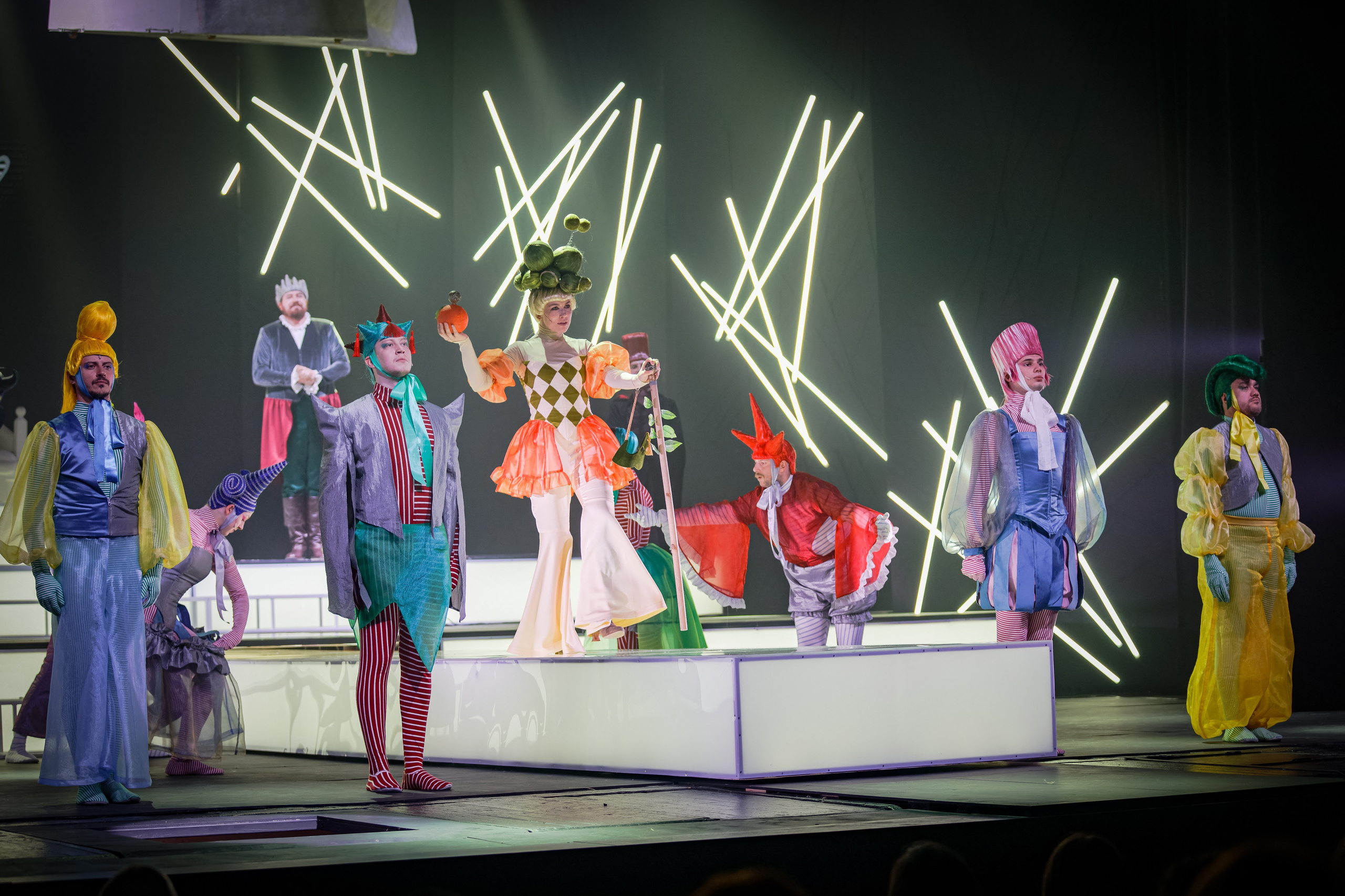 Любовь к трем апельсинам_Чехов Центр. Фотограф. г. Южно-Сахалинск. Олег Толстов