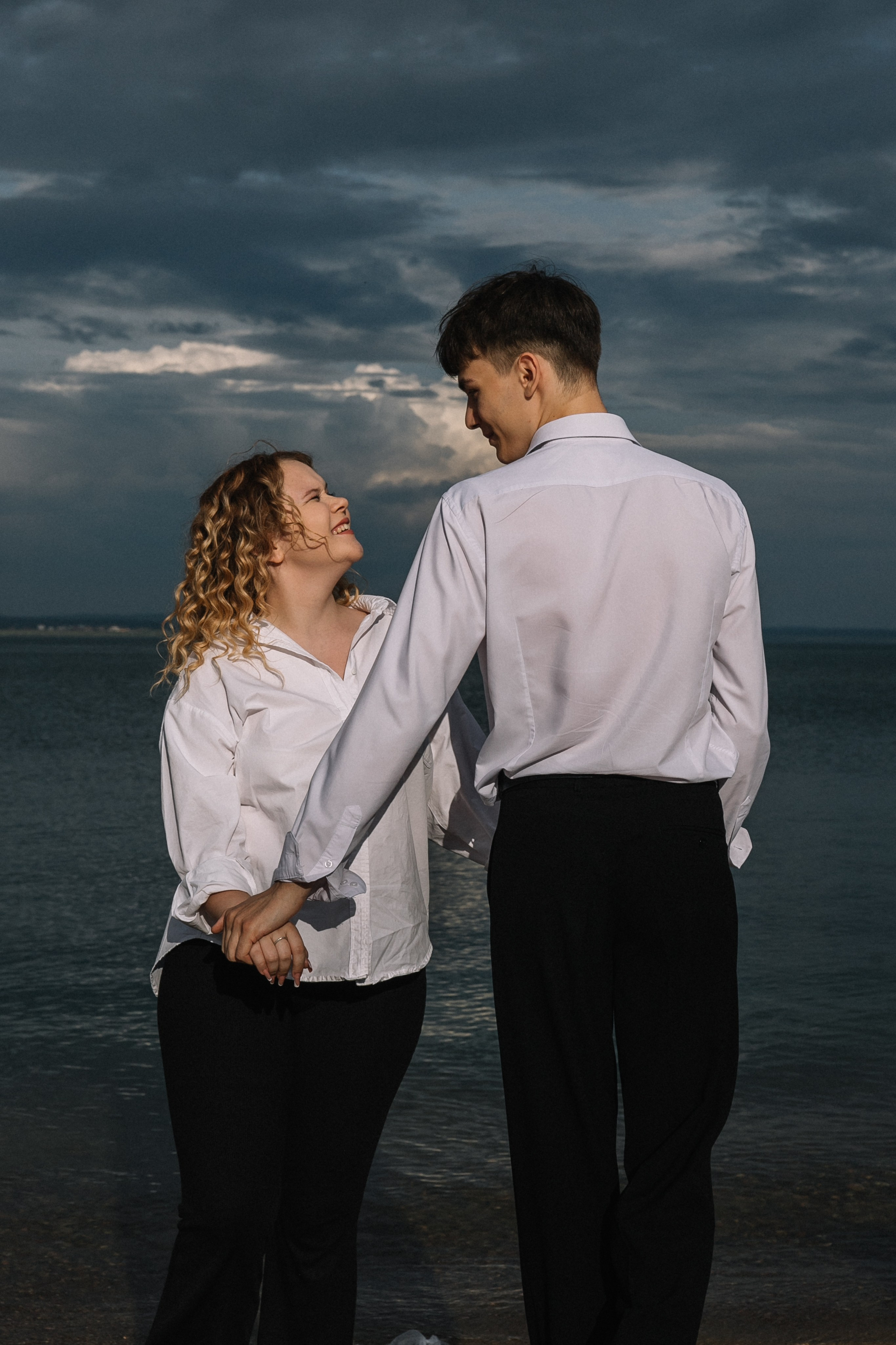 LOVE story для Лизы и Дениса. Фотограф в Иркутске Анастасия Кись. Студийная фотосессия беременности в тканях Иркутск. Семейная фотосессия, ПОРТРЕТ «ПОКОЛЕНИЕ»
