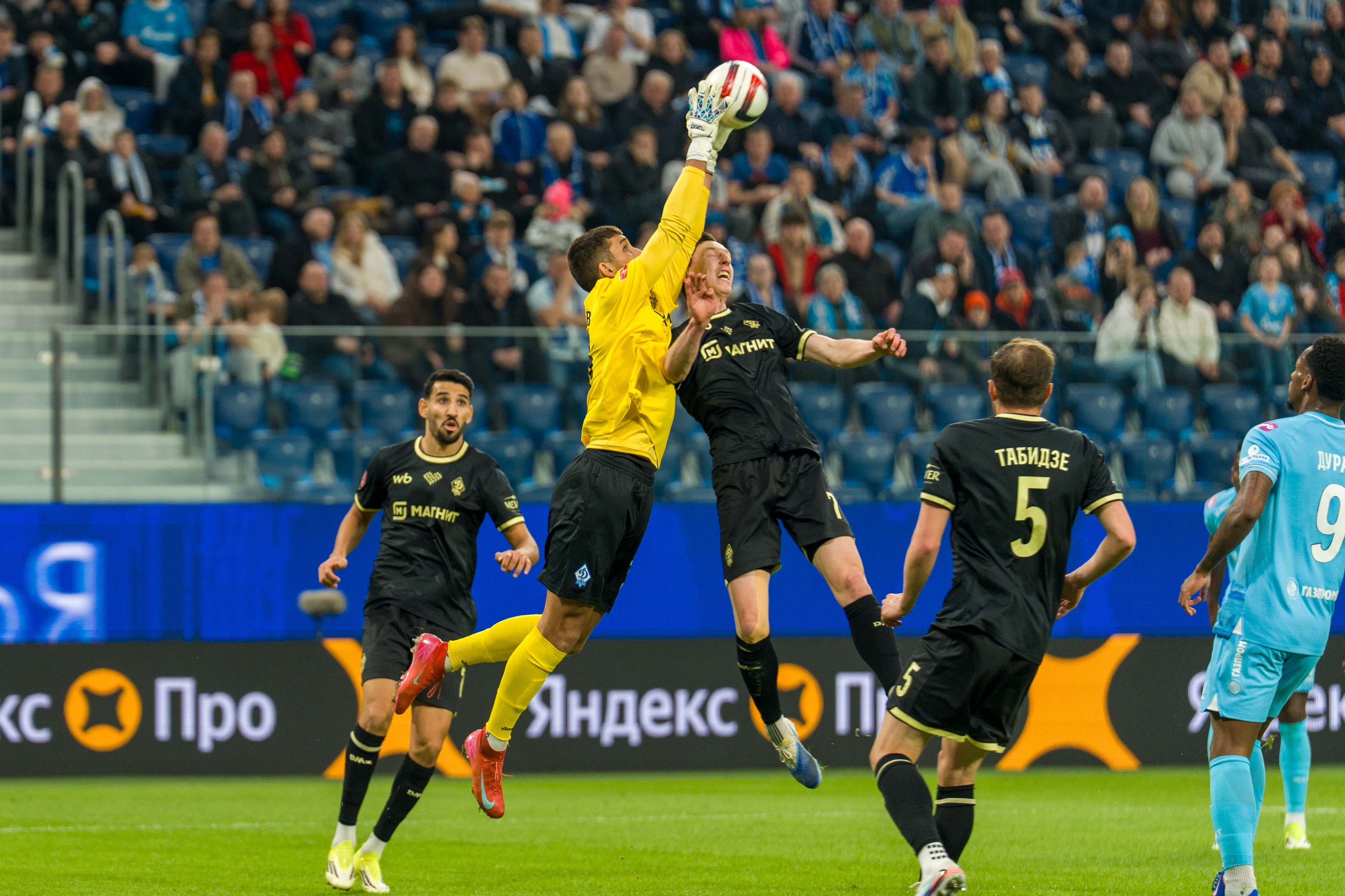 Зенит — Динамо Махачкала: репортажная съёмка ½ финала Кубка России | Фотограф Антон Гауф. Спортивный фотограф в Санкт-Петербурге | Антон Гауф