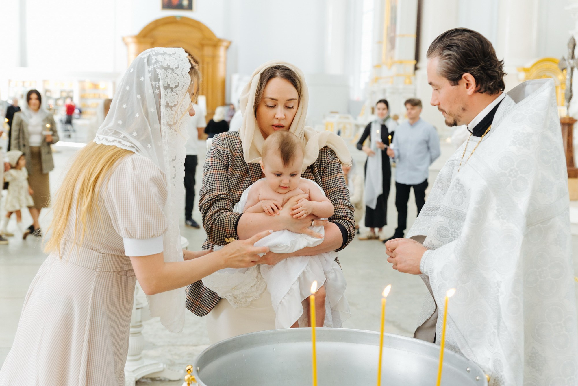 Смольный собор крещение сколько стоит, где провести крещение спб, душевный батюшка смольный собор, цена крестин, где покреститься взрослому