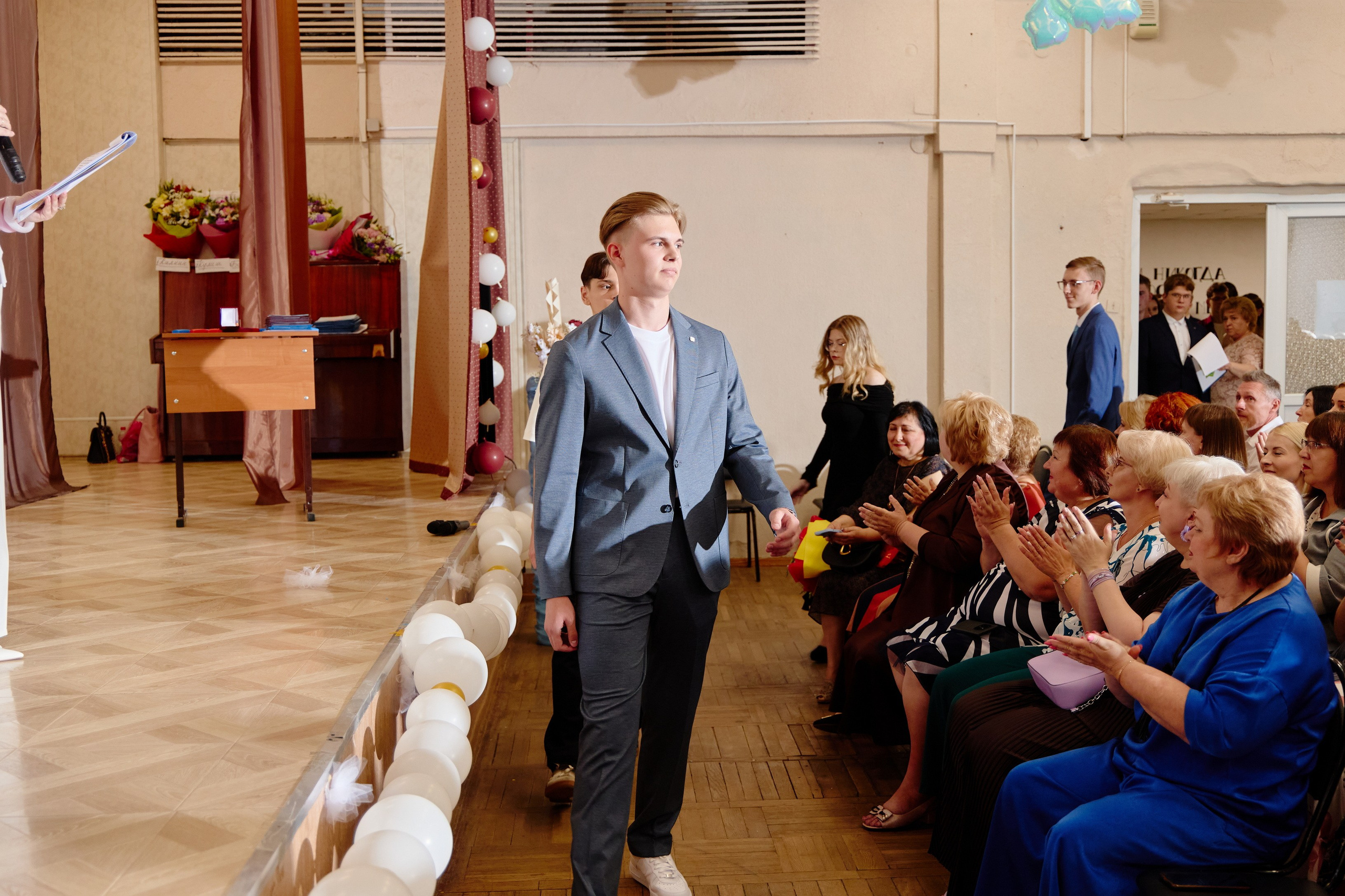 Выпускной 35 Сош. Фотограф Выпускные альбомы Таганрог Сергей Коробченко