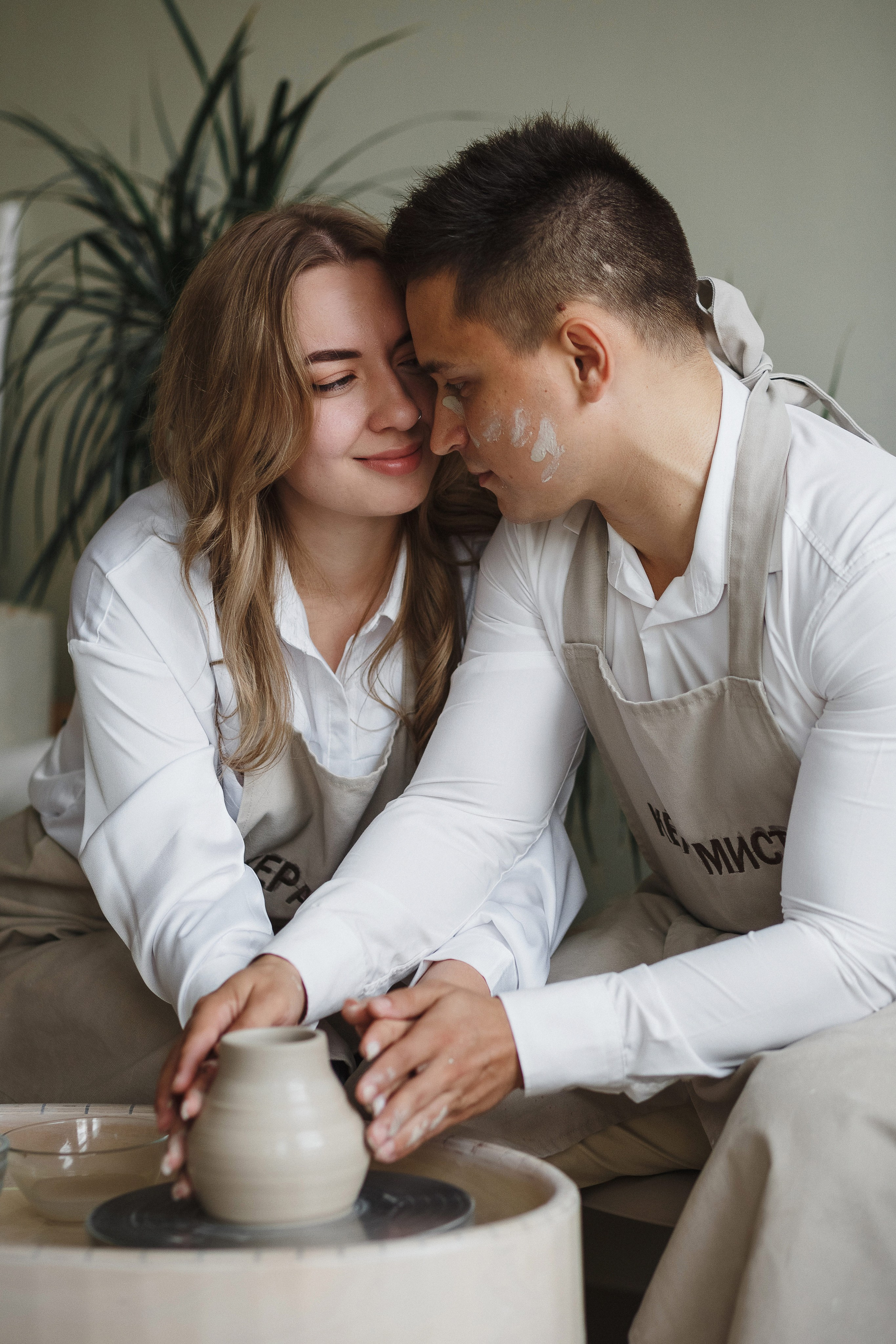 Гончарная мастерская «Керамист» Таганрог — фотосессия Димы и Яны на улице Смирновский. Свадебный и семейный фотограф в Таганроге Бакарюк Антон