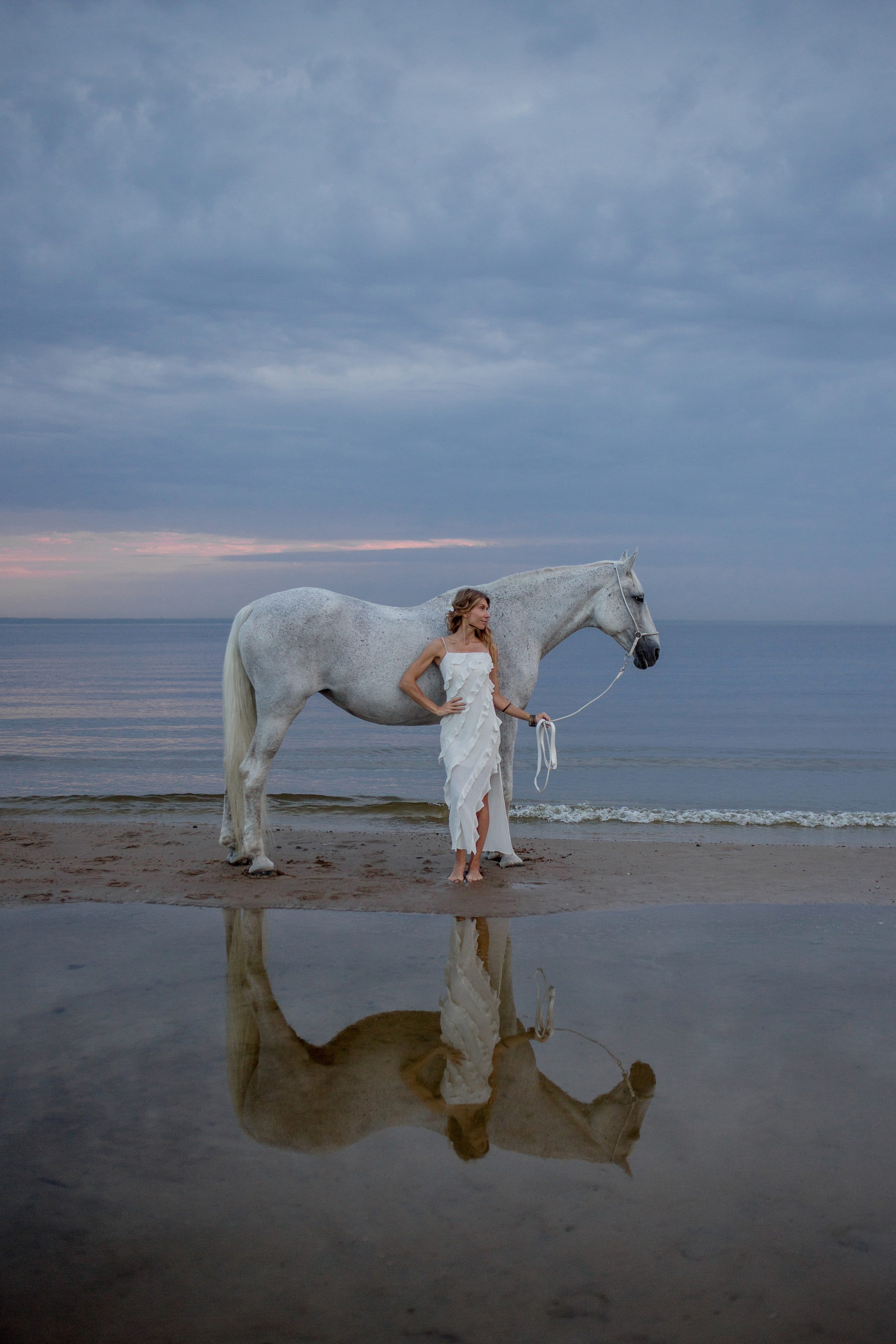 Закатная фотосессия с лошадью на Финском заливе