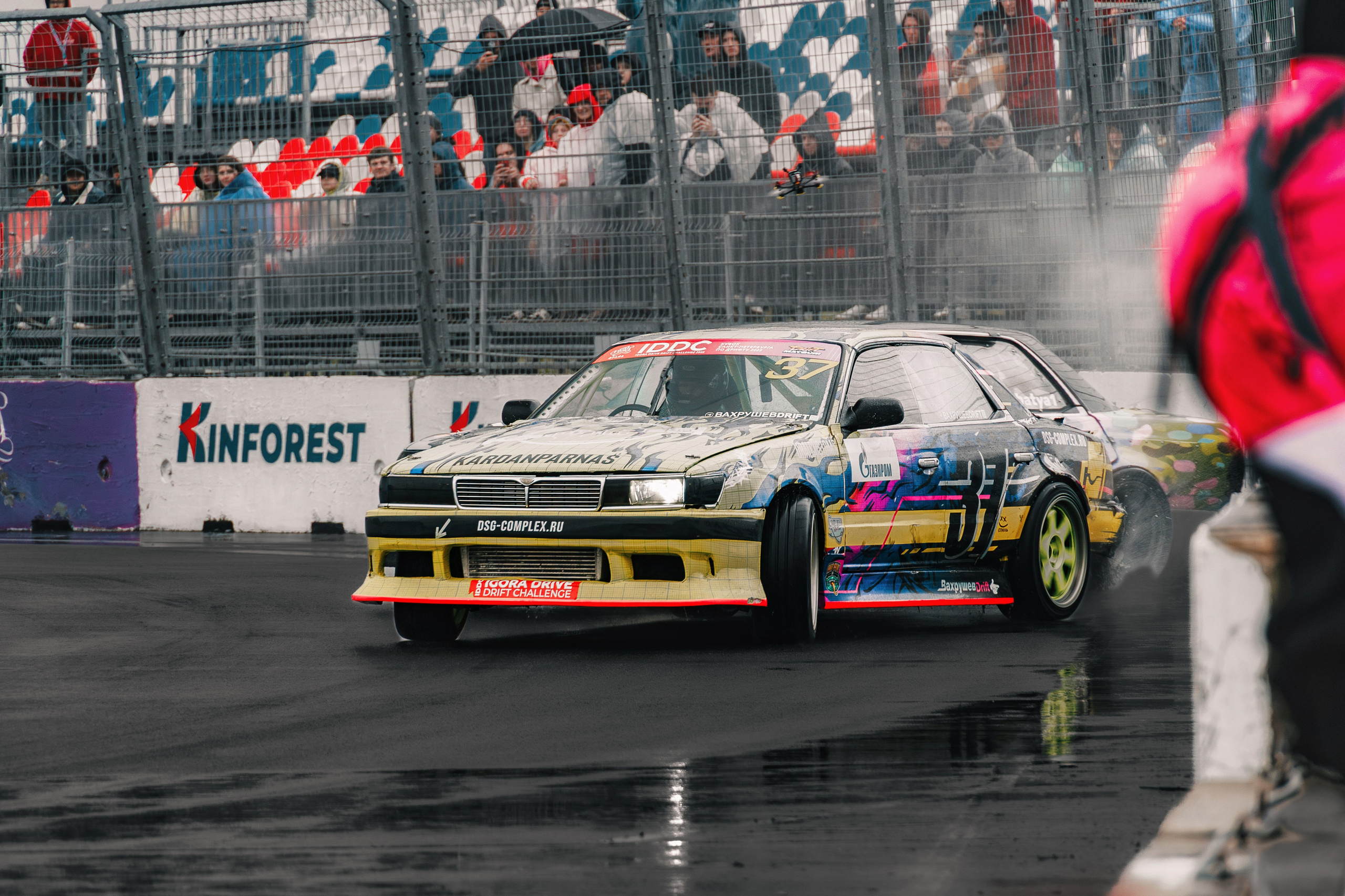 IDDC Этап 2: Бетонный Колизей и блогеры в деле