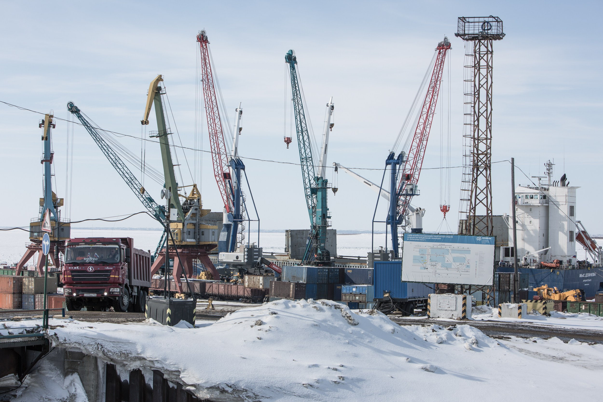 Порт Дудинка для Regnum. Юлия Невская режиссер и сценарист документального кино, документальный фотограф
