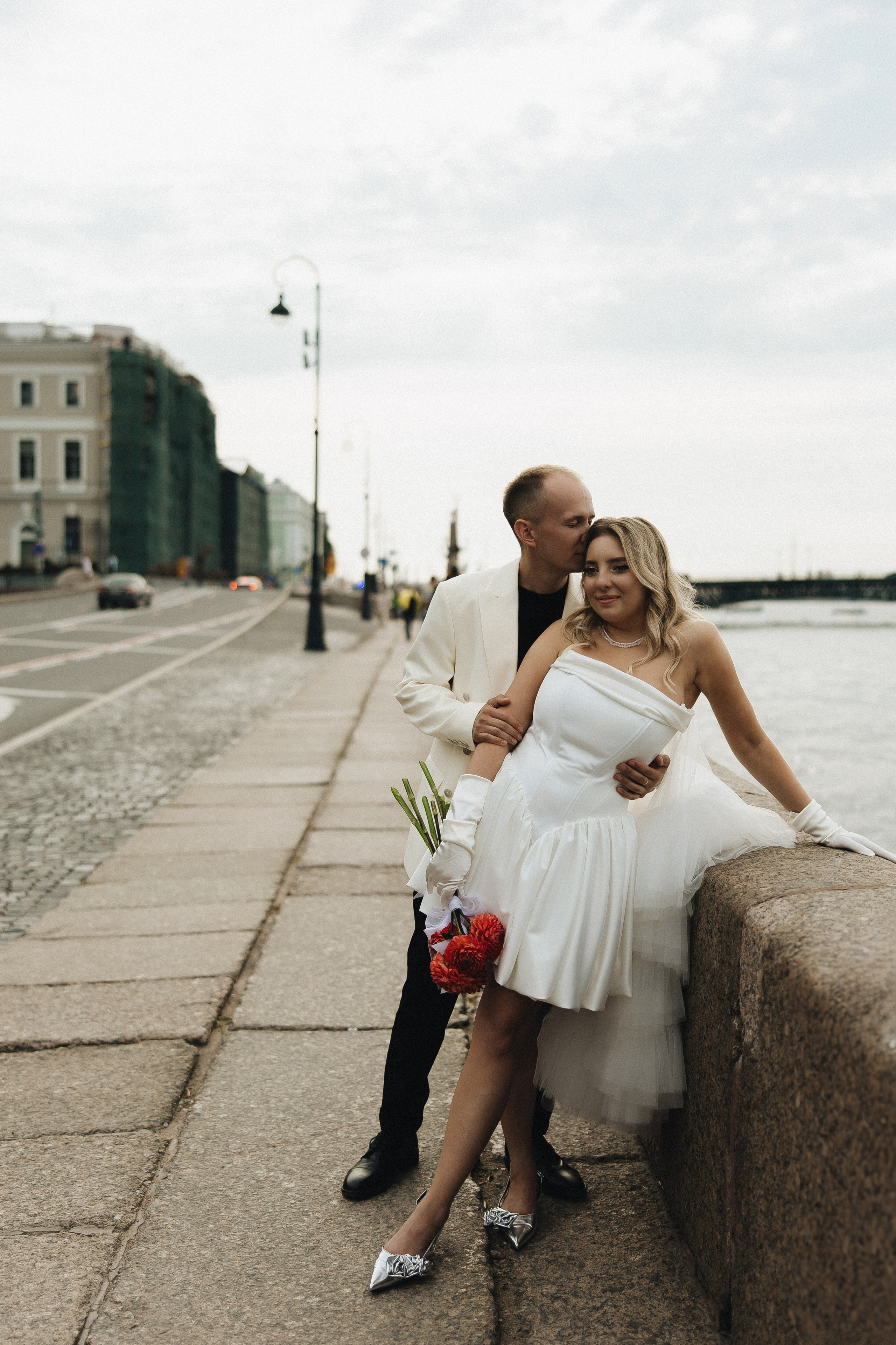 Когда я впервые увидел тебя, этот смех, ты мне напомнила по-моему сразу всех. Свадебный фотограф в Санкт-Петербурге Баженова Алина