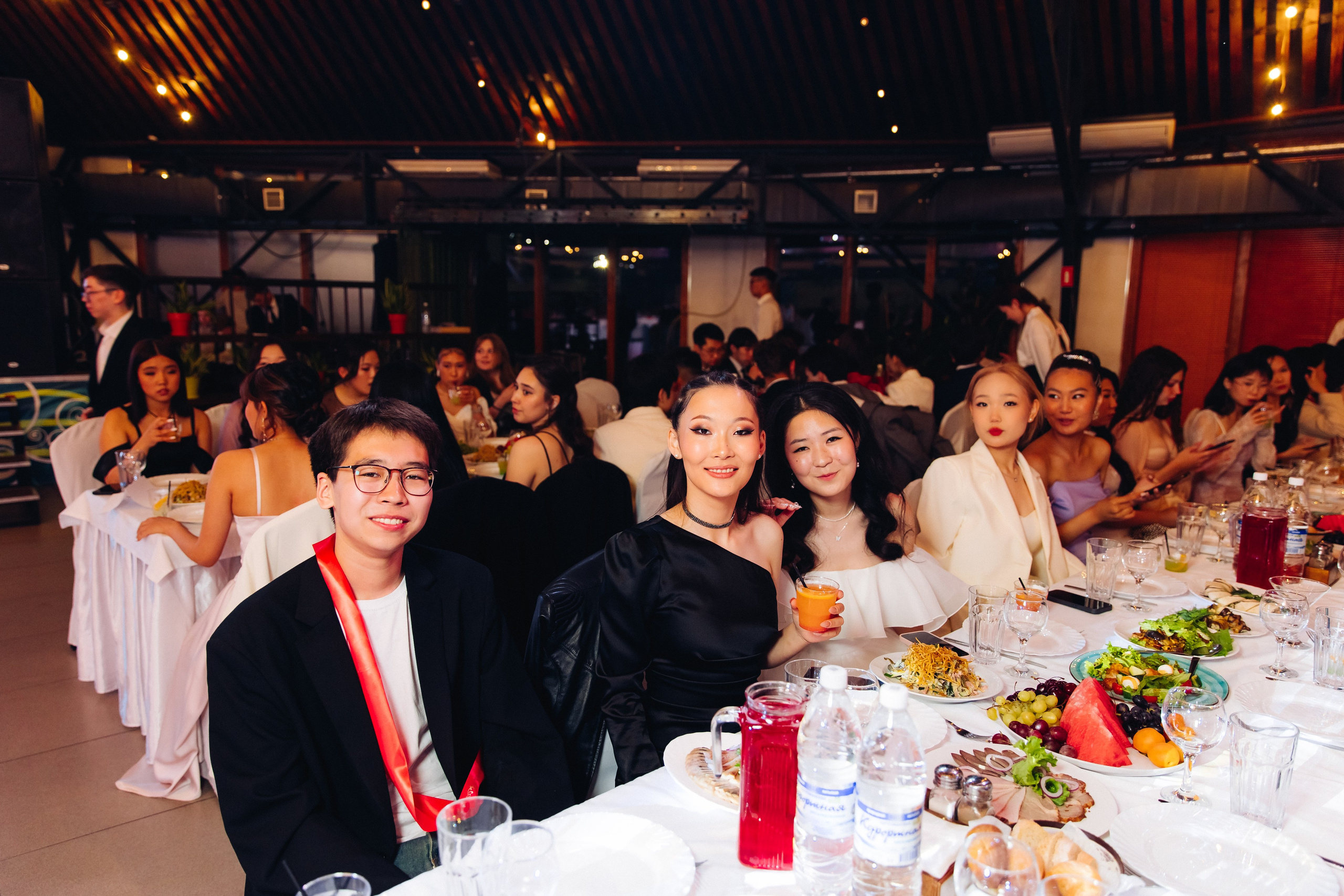 Выпускной вечер. 49 школа. Баран на корове. Свадебный и семейный фотограф в Улан-Удэ