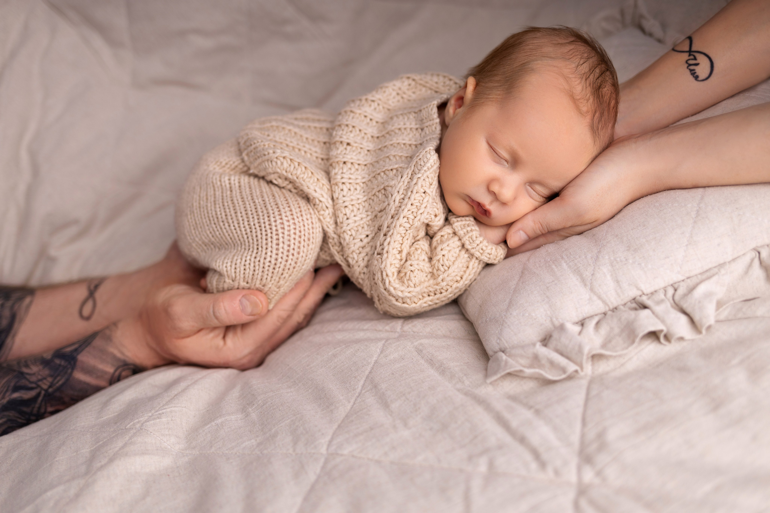 Newborn съемка в стиле Лайф. Фотограф новорожденных малышей в Омске и Омской области Эльвира Камаева