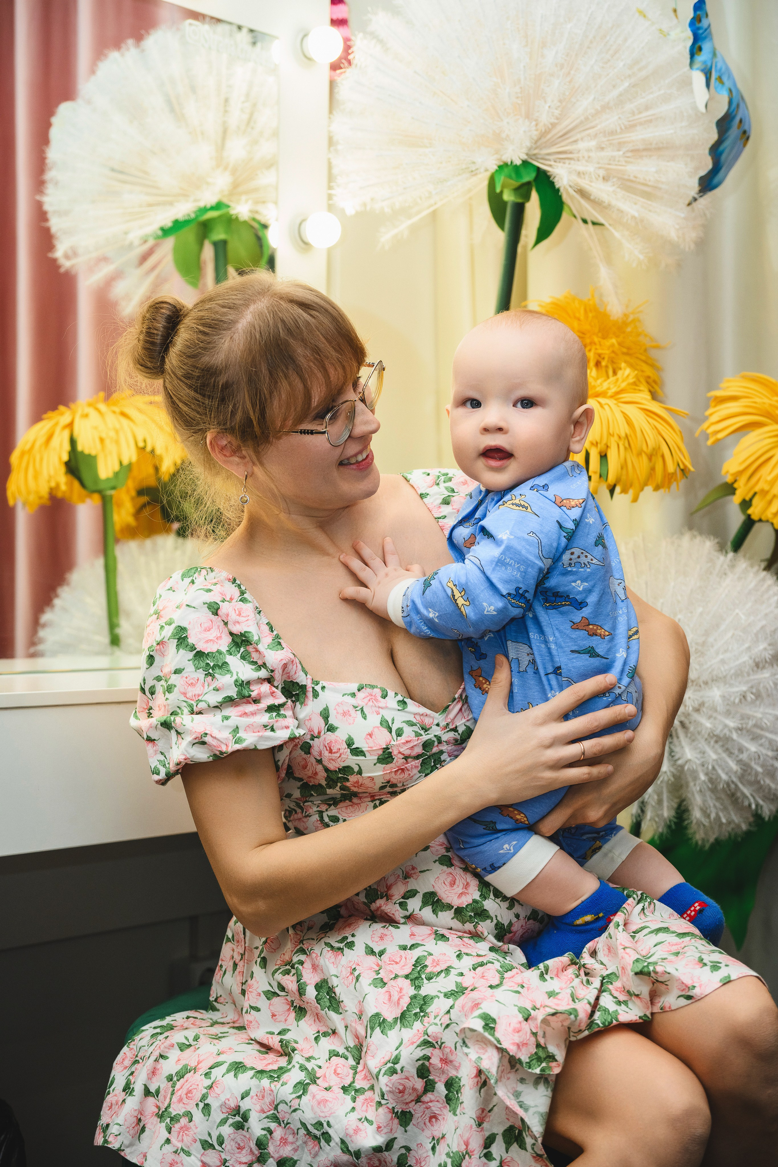 Когда заказывают фотографа на День рождения, обычно подразумевают репортажную съемку, но я не ограничиваю себя одним стилем. Портрет с Вашим ребёнком займет свое место в семейном архиве.