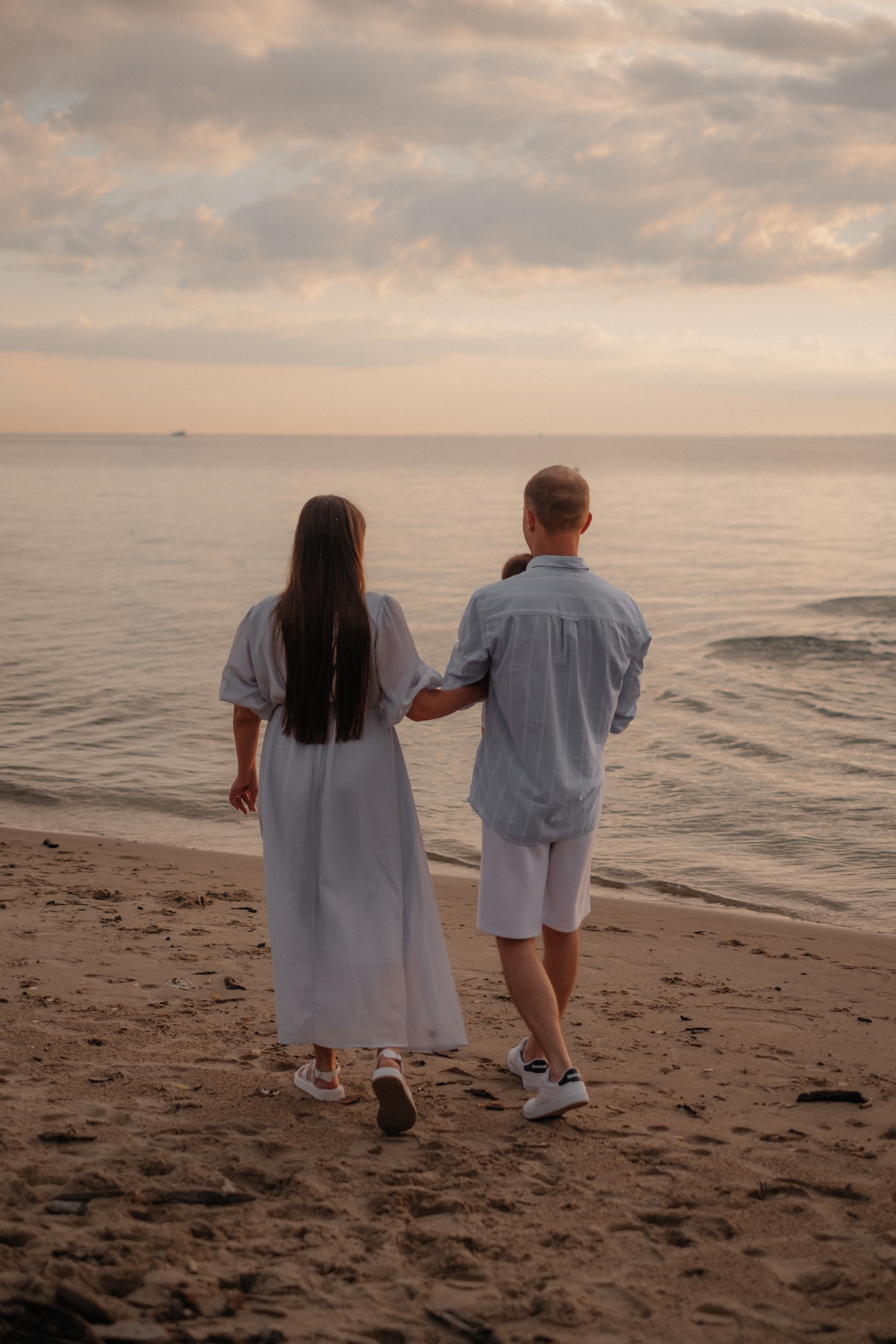 Алина, Ярослав и Тая на берегу. Фотограф в Новосибирске Диана Ильиных