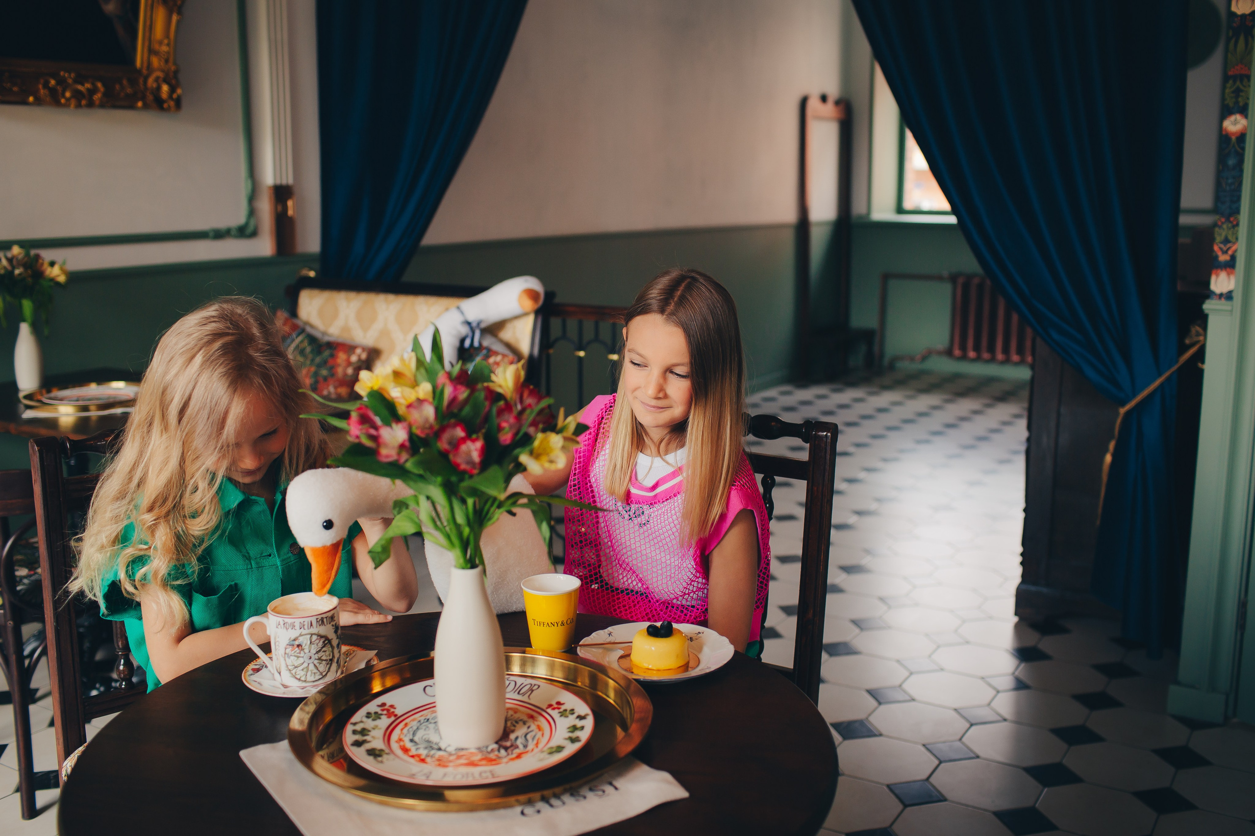 Съёмка подружками в кафе. Фотограф Евгения Мальцева, Архангельск