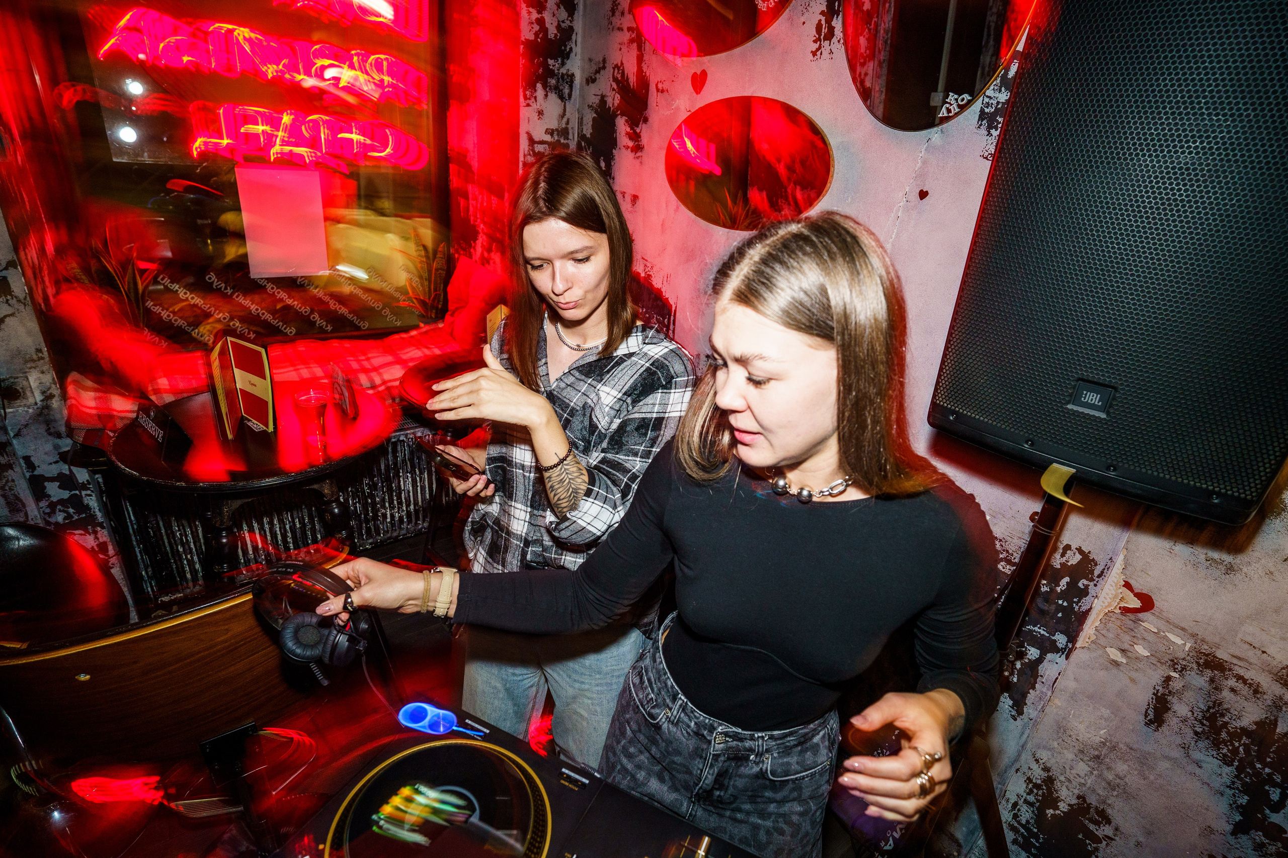 Из Сибири с любовью. Бар разбитых сердец. Концертный и репортажный фотограф в Санкт-Петербурге Слава Пахомов