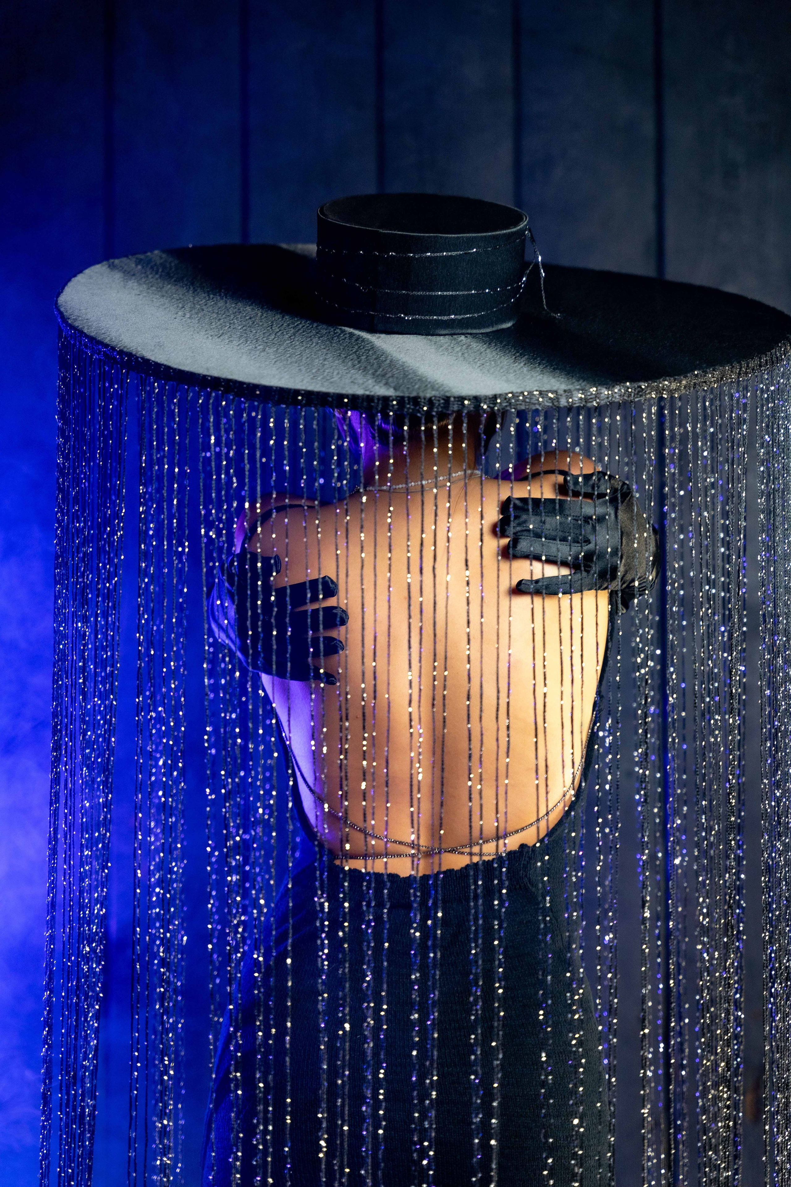 В шляпе с нитями. Профессиональный фотограф Ковалева Олеся