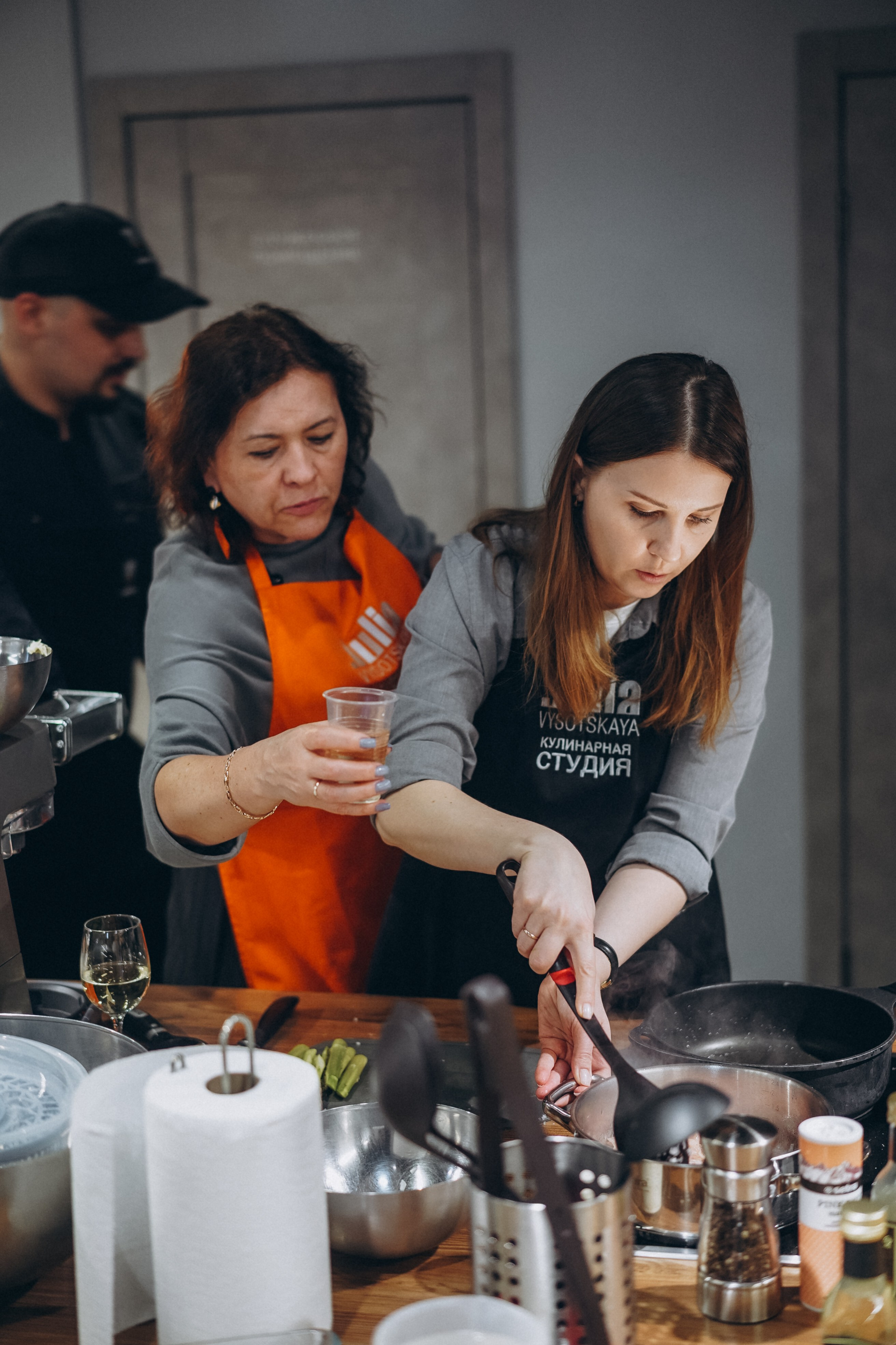 Репортаж с кулинарной студии Юлии Высоцкой. Портретный фотограф в Москве Илья Корненков