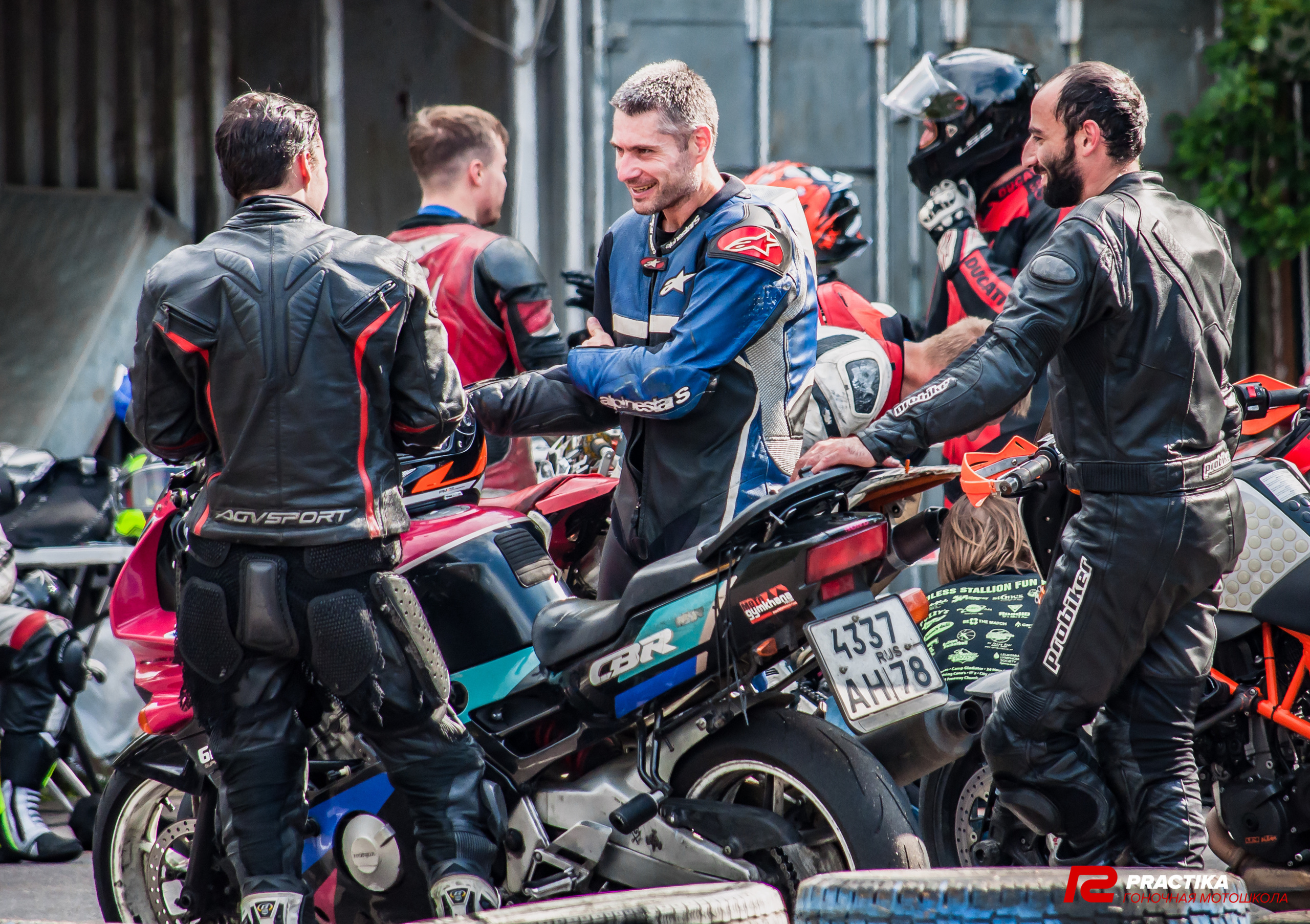 Соревнования гоночной мотошколы PRACTIKA. Мотофотограф в Санкт-Петербурге Мария Скурская