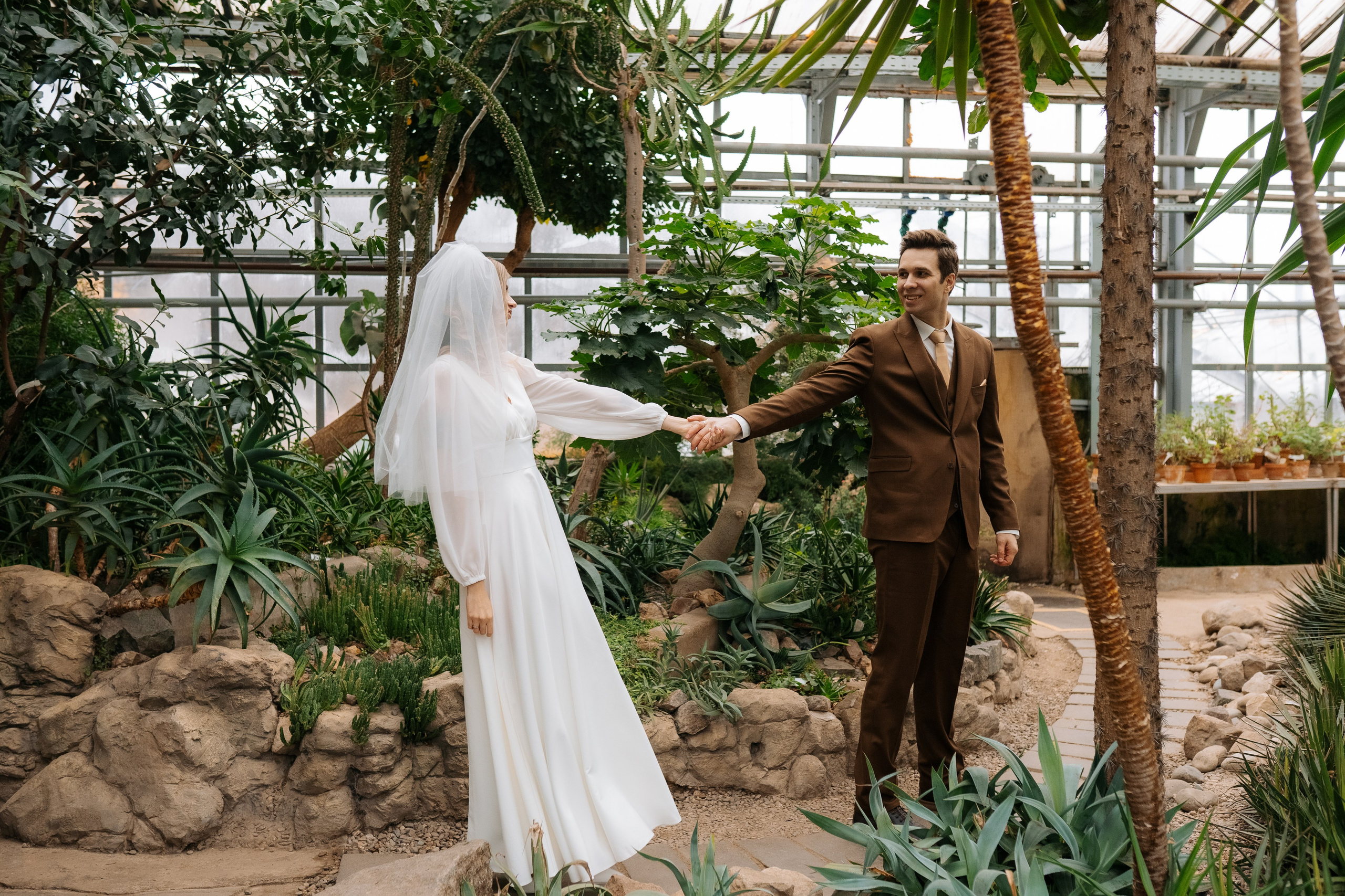 Свадебная фотосессия в оранжерее, Москва. Свадебный фотограф в Москве Анна Полушина