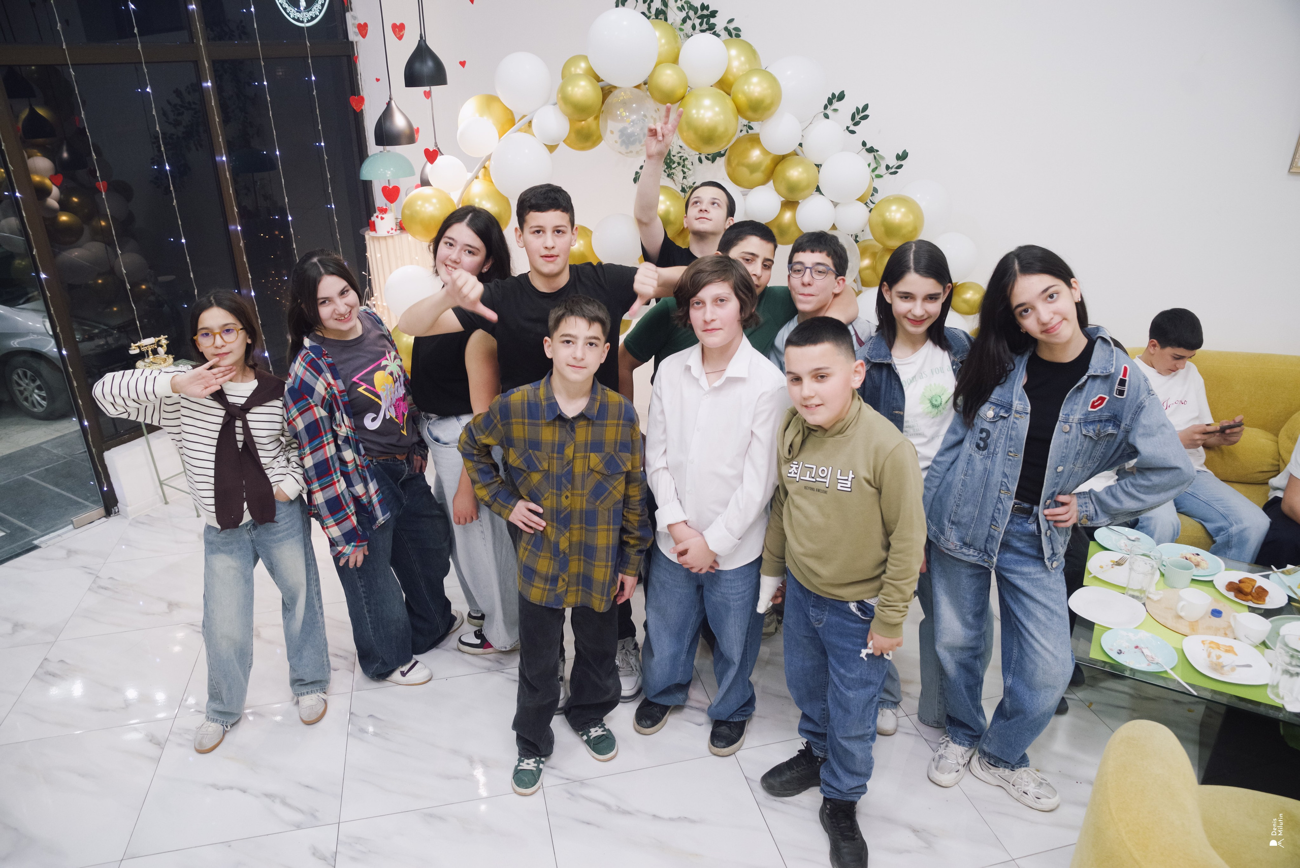 День рожденья в кафе Анна Гар. Портретный фотограф Денис Милютин