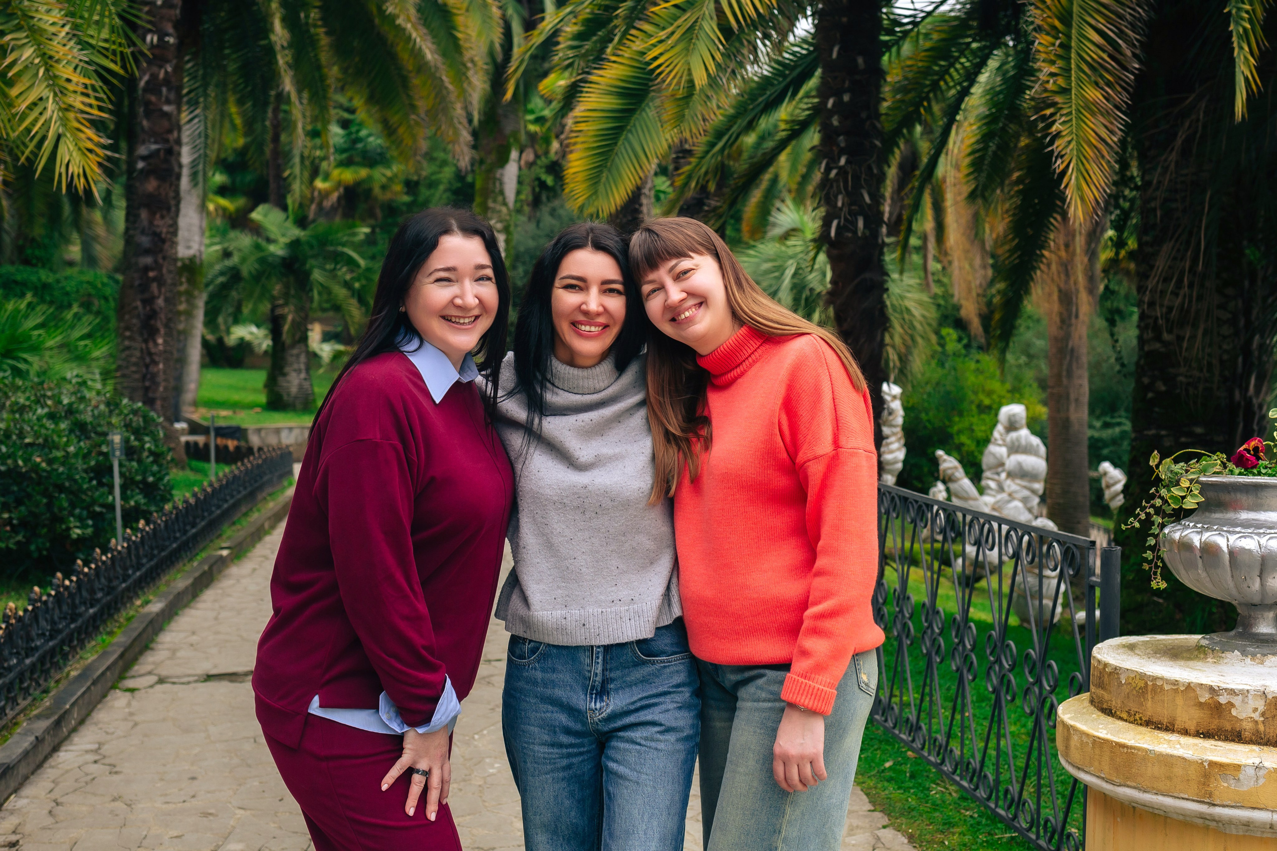  фотосессия подружек в парке Дендрарий Сочи, услуги фотографа в Адлере и Сочи