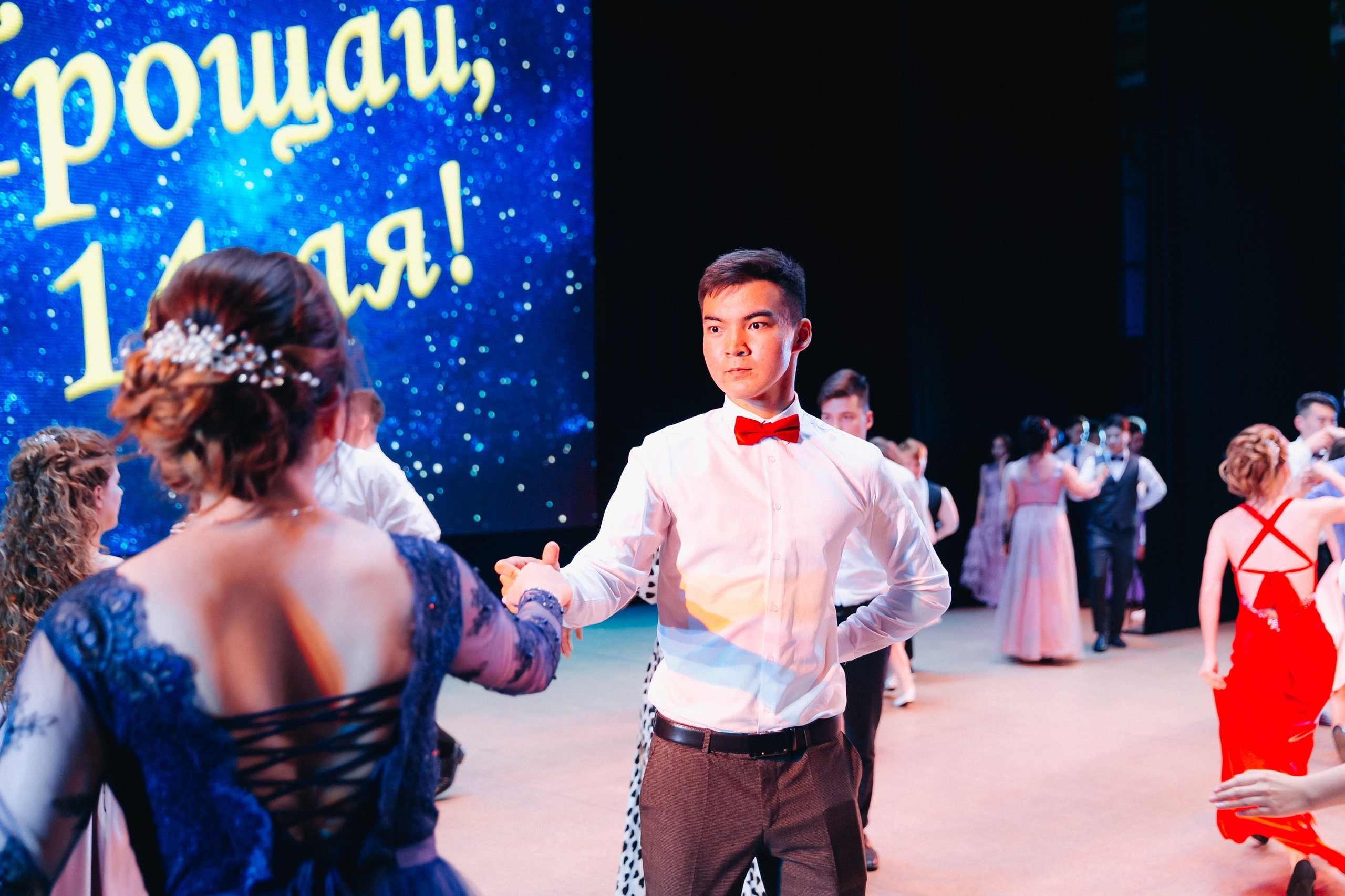 Вручение аттестатов 14 Гимназия. Свадебный и семейный фотограф в Улан-Удэ