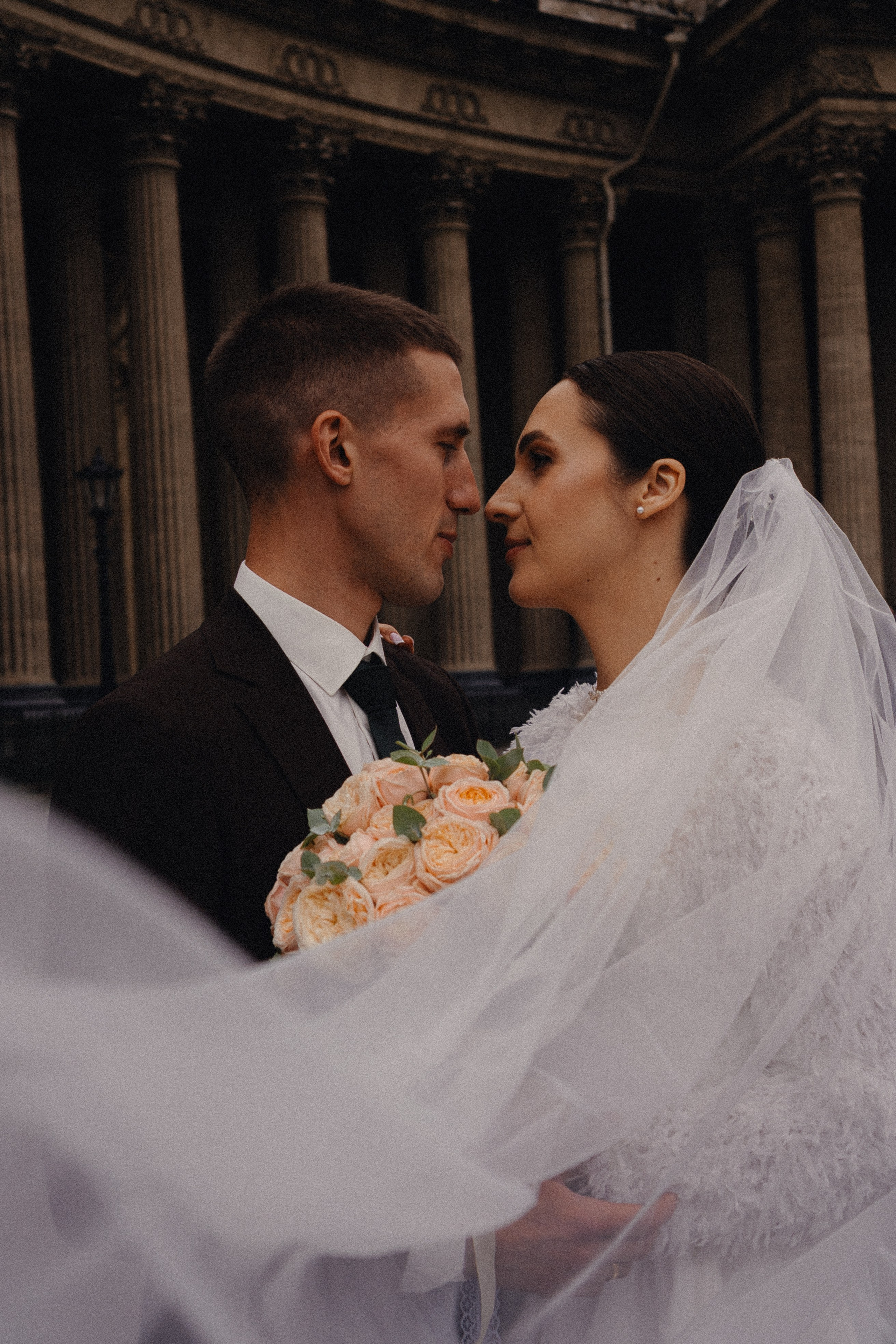 СВАДЕБНАЯ ПРОГУЛКА В САНТК-ПЕТЕРБУРГЕ (ИСАКИЕВСКИЙ СОБОР, ЗИМНЯЯ КАНАВКА, ЭРМИТАЖ И БОЛЬШАЯ МОРСКАЯ УЛИЦА). Профессиональный фотограф, Санкт-Петербург — Виктория Богомолова