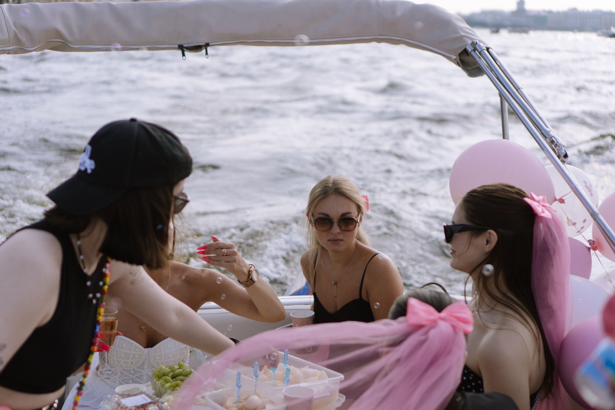 ДЕВИЧНИК НА КАТЕРЕ. Профессиональный фотограф, Санкт-Петербург — Виктория Богомолова