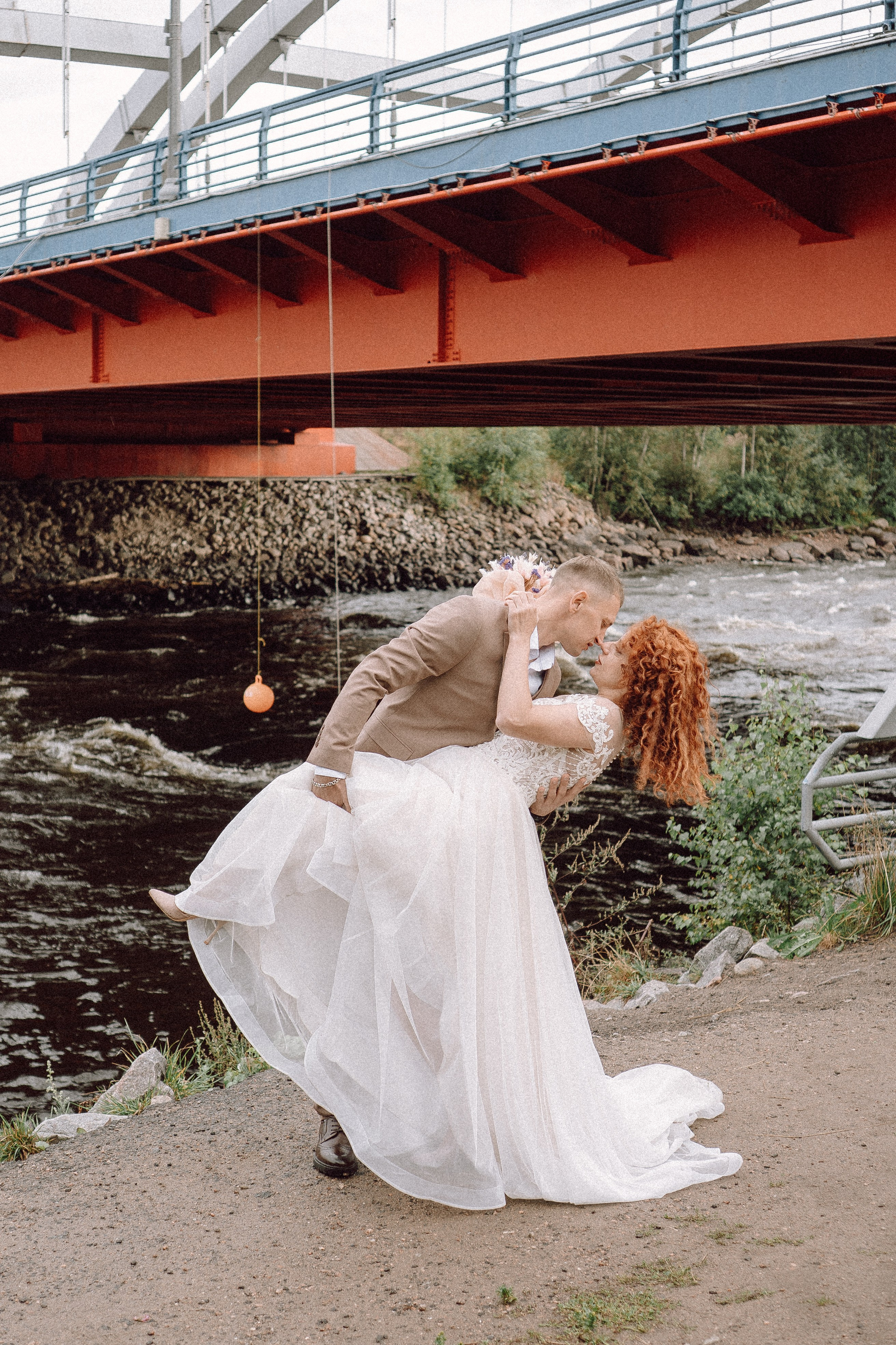 СВАДЕБНАЯ ФОТОСЕССИИЯ ПАРЫ В ГОРОДЕ ПРИОЗЕРСК В СОСНОВОМ ЛЕСУ И С ПИКАПОМ. Профессиональный фотограф, Санкт-Петербург — Виктория Богомолова