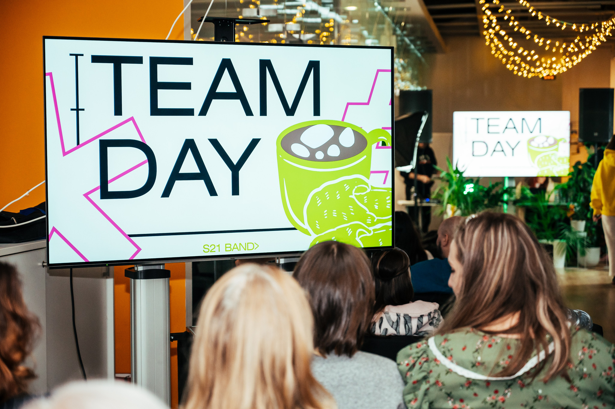 Фотосъёмка корпоратива в офисе в Санкт-Петербурге. Анастасия Петрович фотограф, фотокорреспондент в Москве и Санкт-Петербурге. Фотосъёмка репортажа, мероприятия, корпоративная съёмка, контент