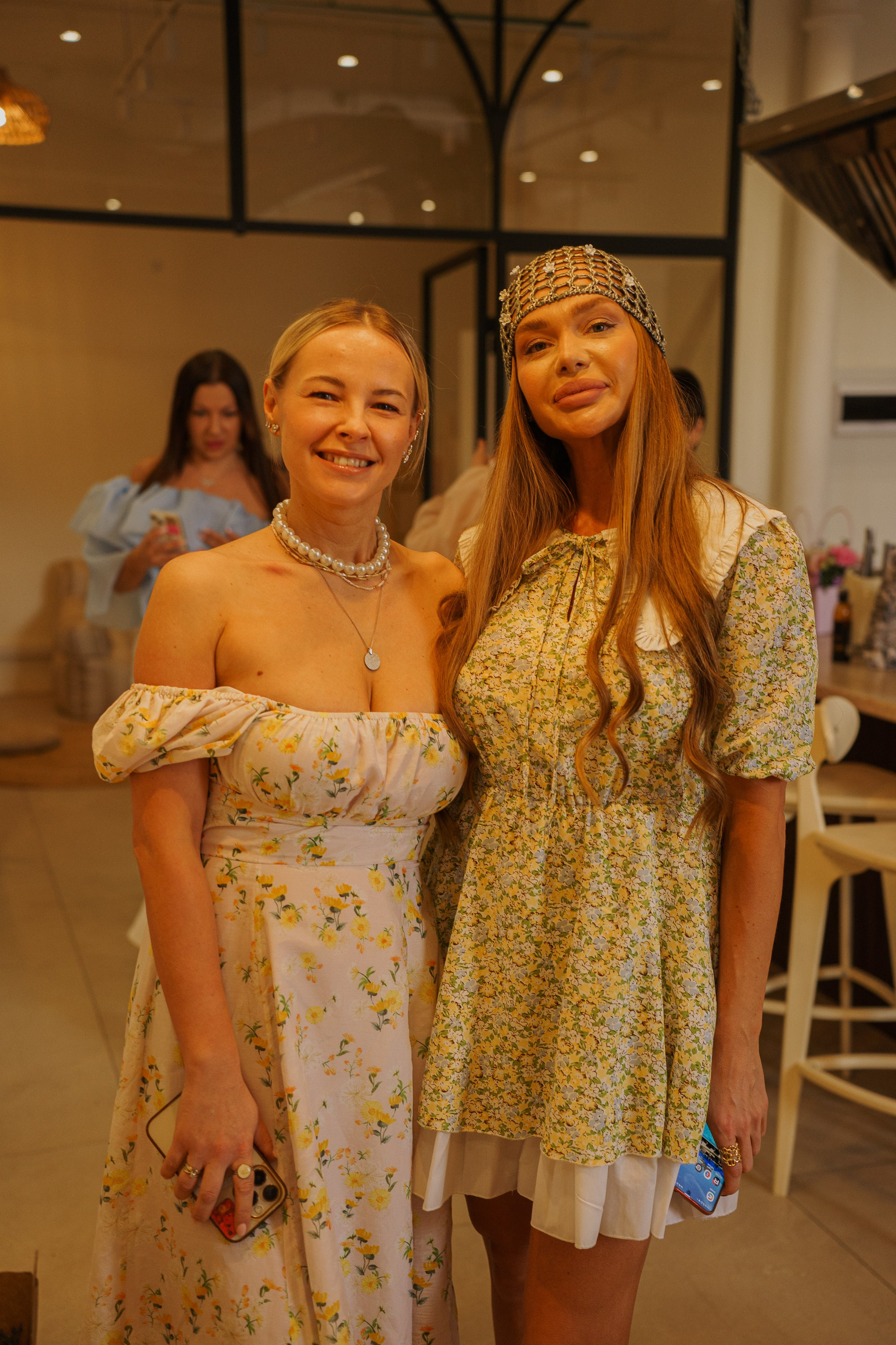 ВЕСЕННИЙ БРАНЧ. Женский портрет