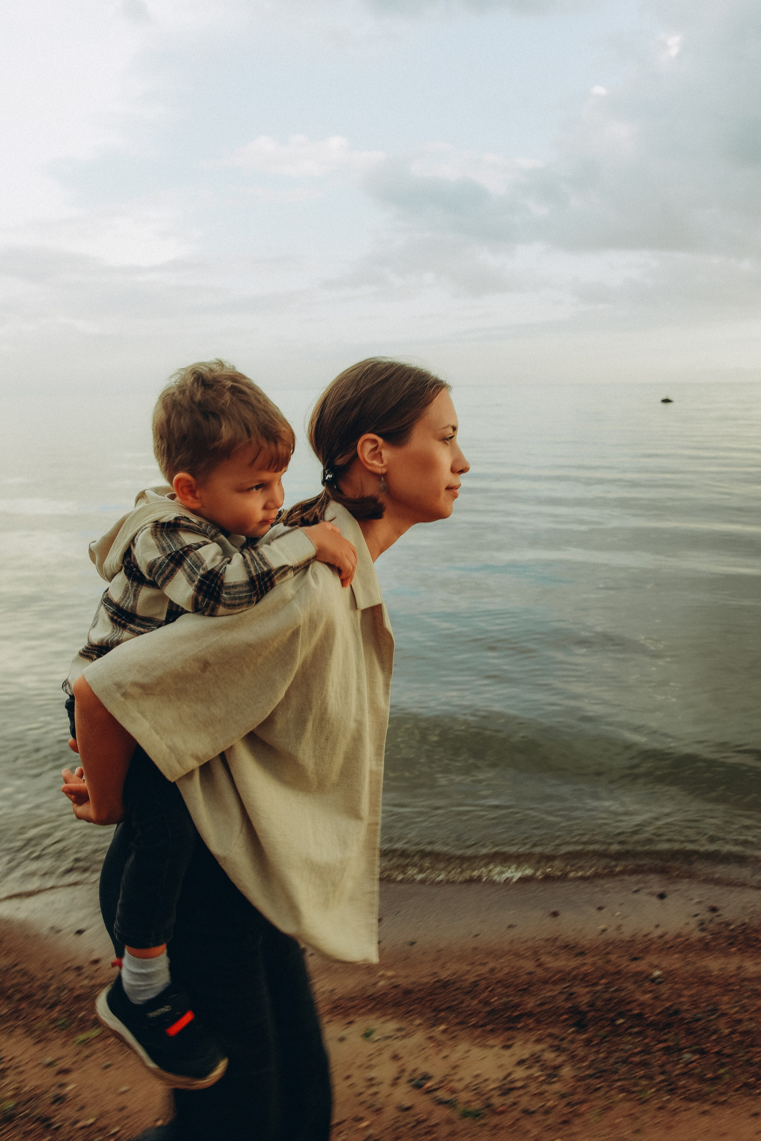 Фотопрогулка мама и сын. Екатерина и Илай. Семейный и свадебный фотограф в Санкт-Петербурге Яна