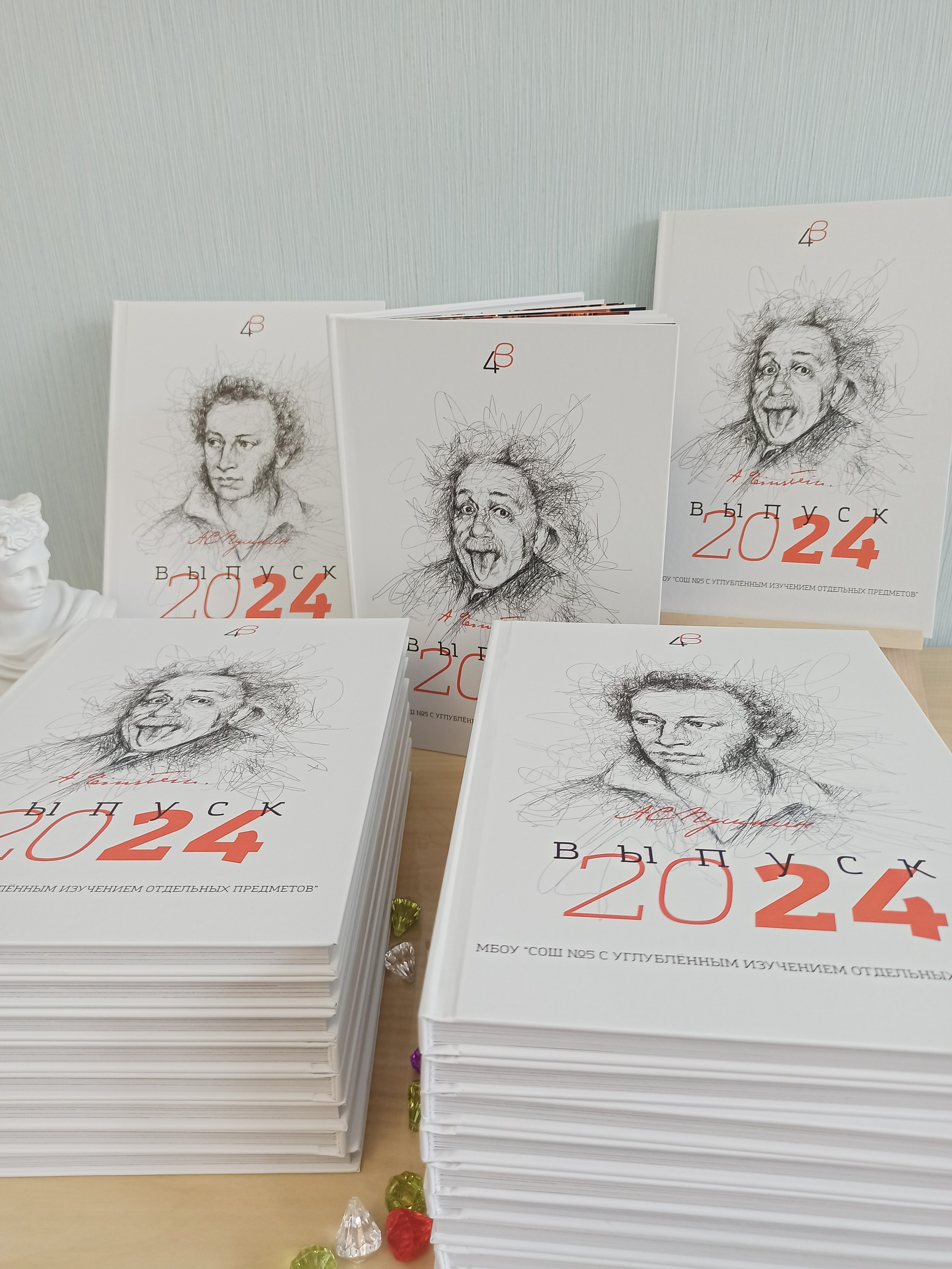 Выпускные альбомы Старый Оскол 4 класс. Стильные выпускные альбомы в Старом Осколе. Свадебные фотокниги