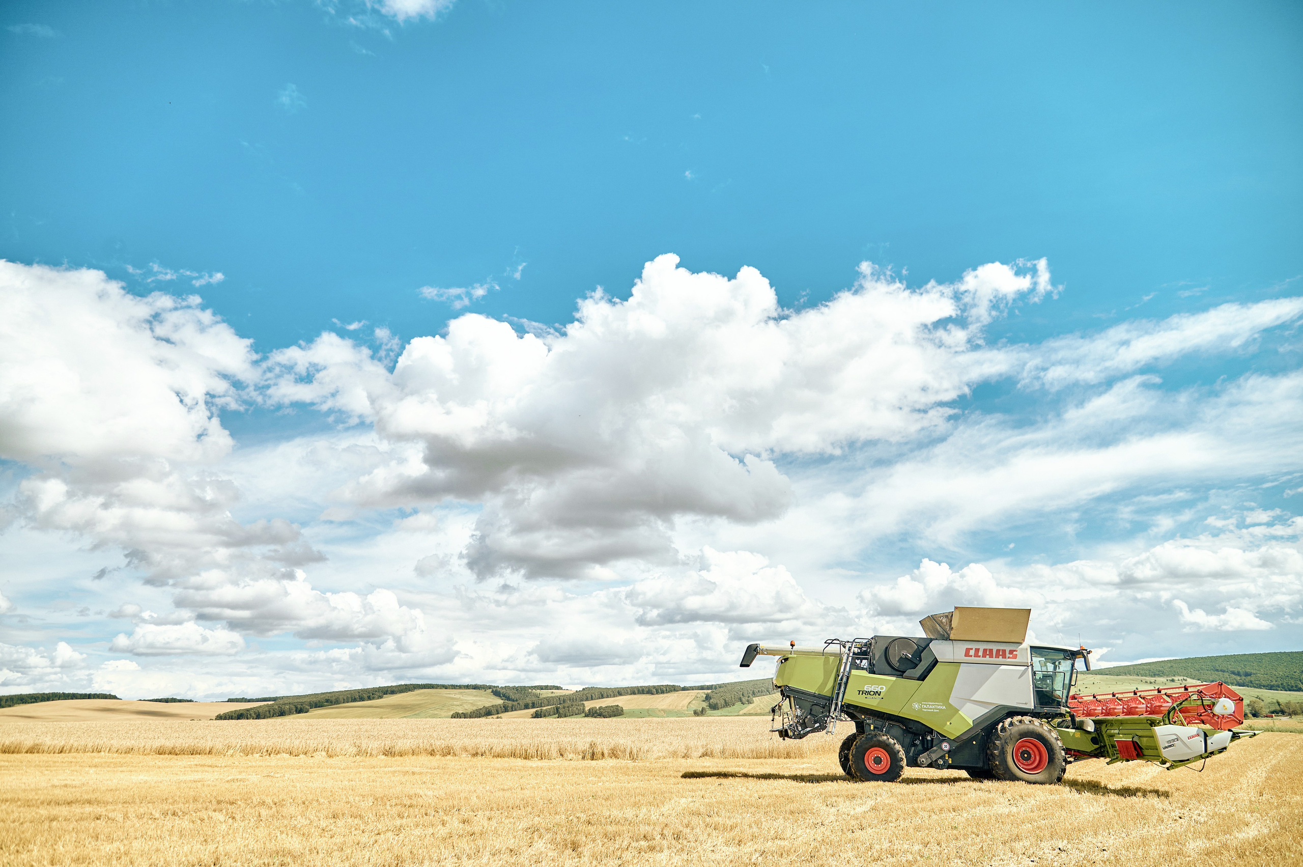 Сельхозтехники Галактика — представление в работе близ г. Абакан. Фотограф Яковлев Роман — Красноярск