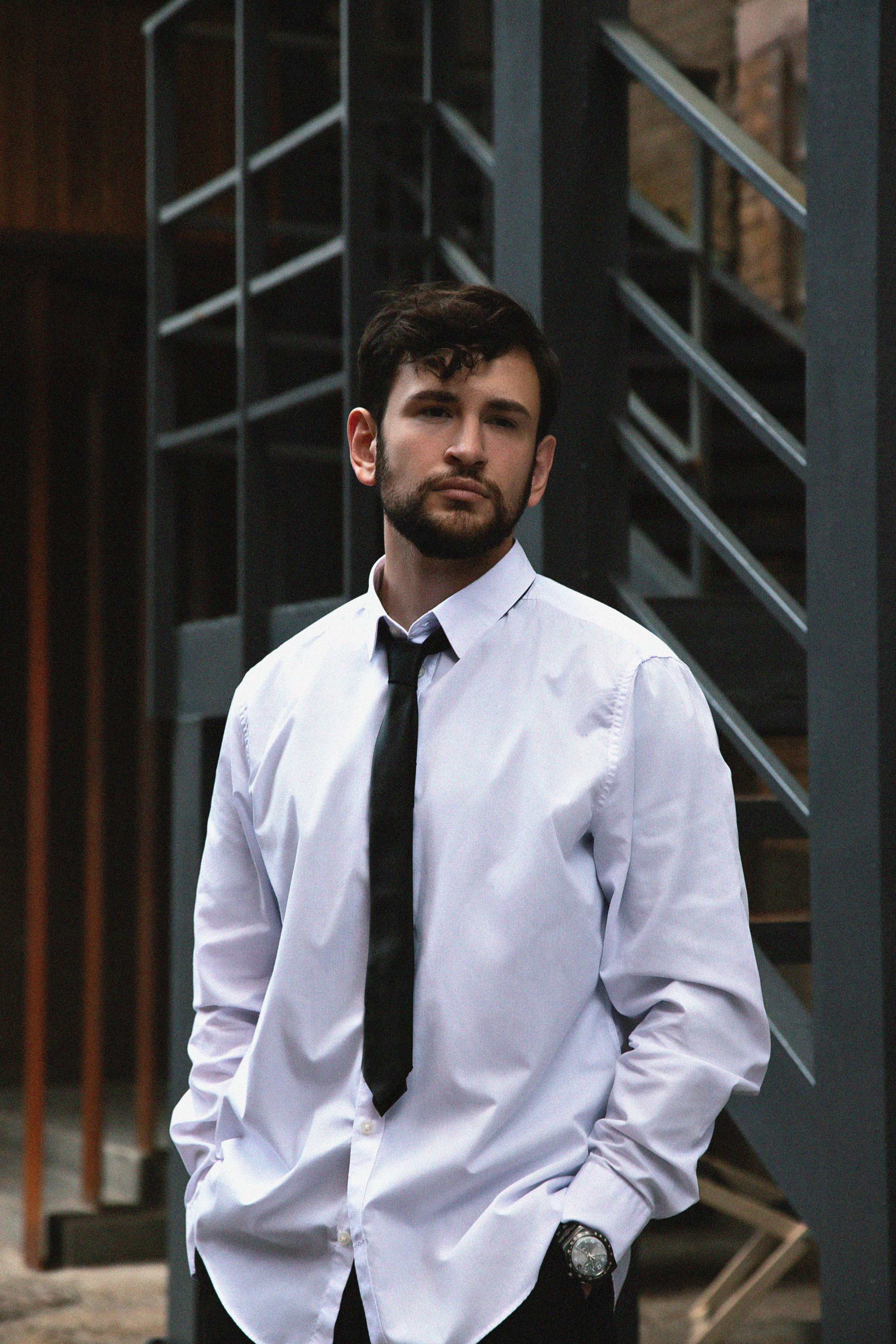 Мужская фотосессия на улице. Профессиональный фотограф в Москве