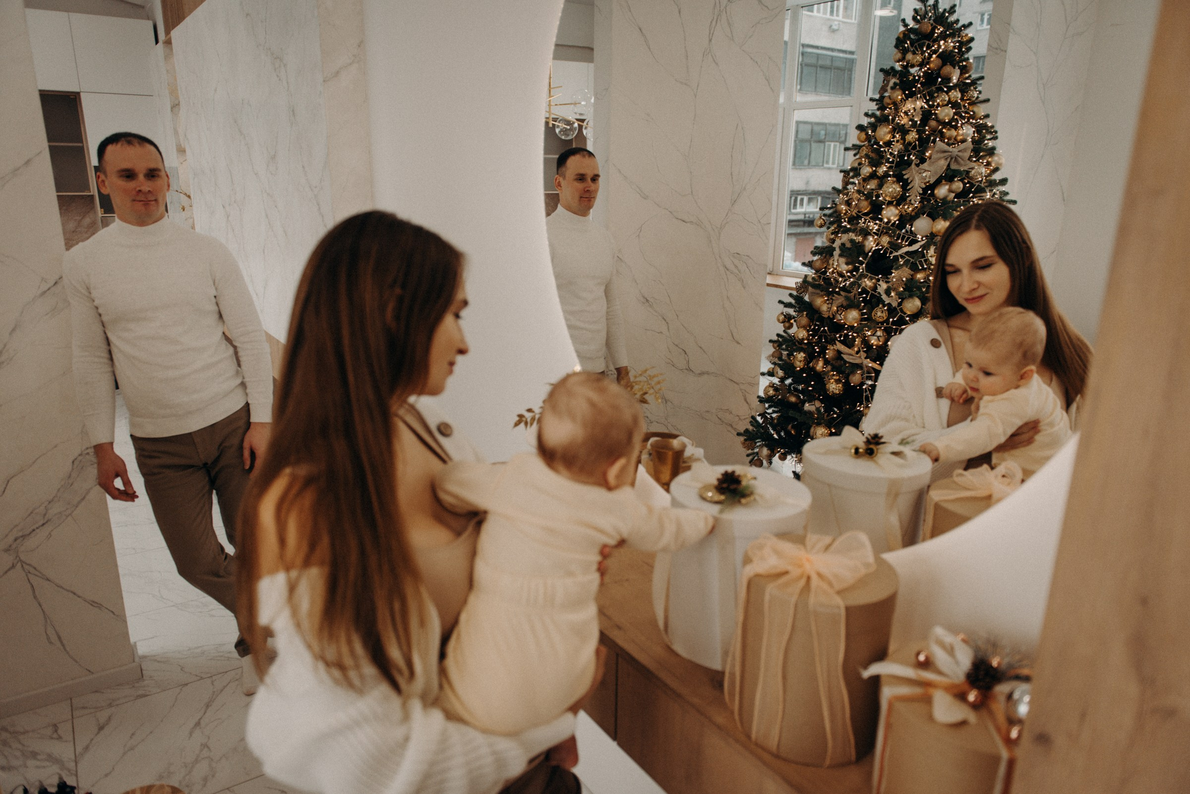 семейная новогодняя фотосессия в фотостудии