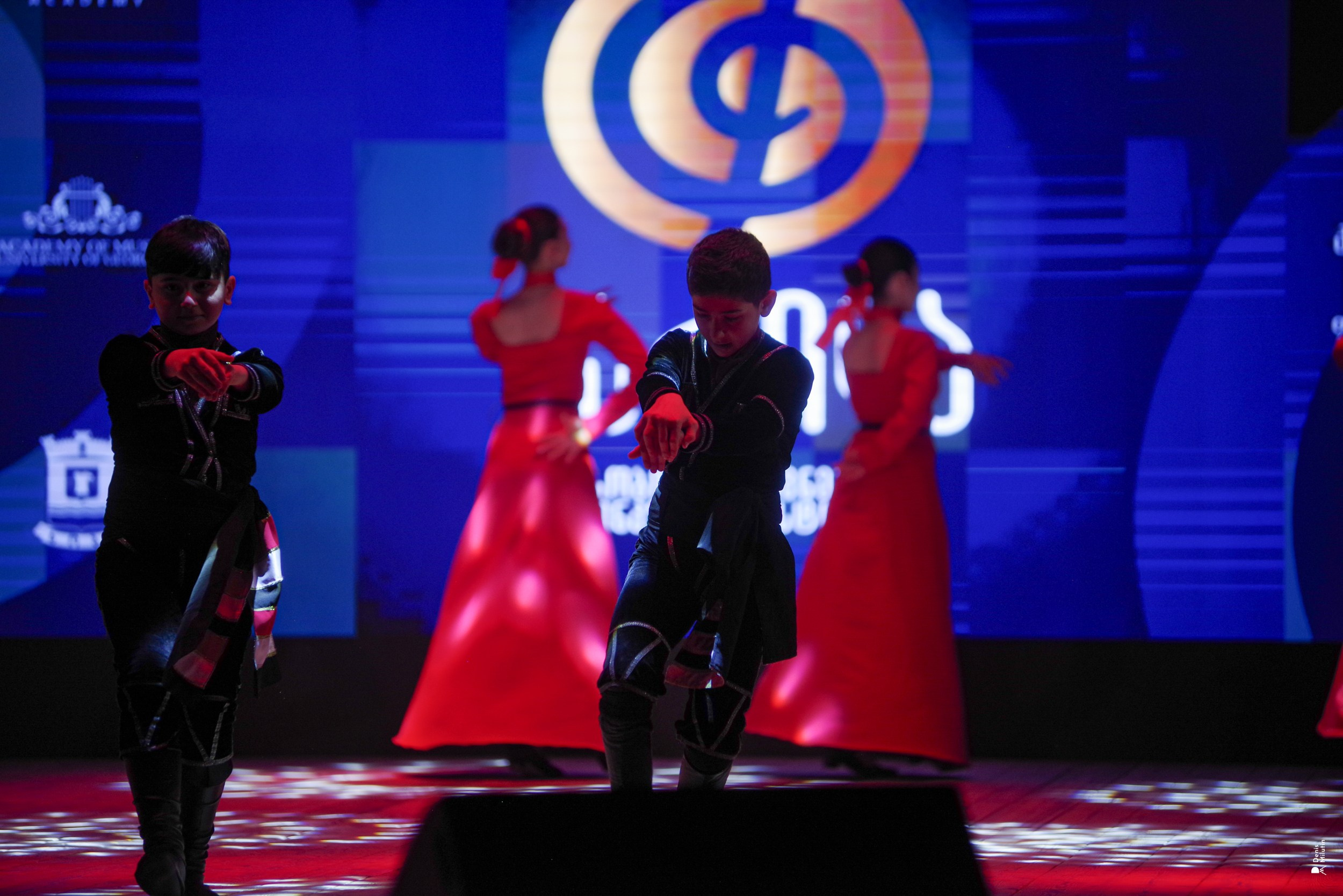 Танцы в Хоби. Портретный фотограф Денис Милютин