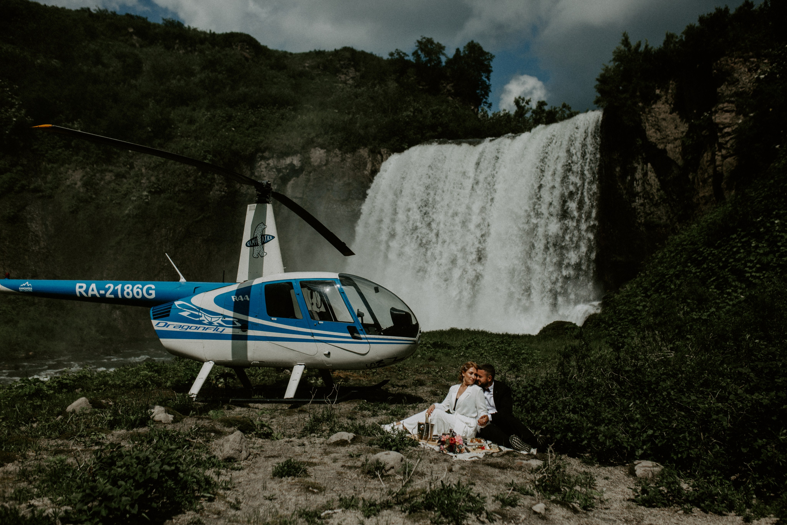 Ветролетный полет Вулкан Малый Семячик. Свадебное фото и видео на Камчатке. Туристические маршруты
